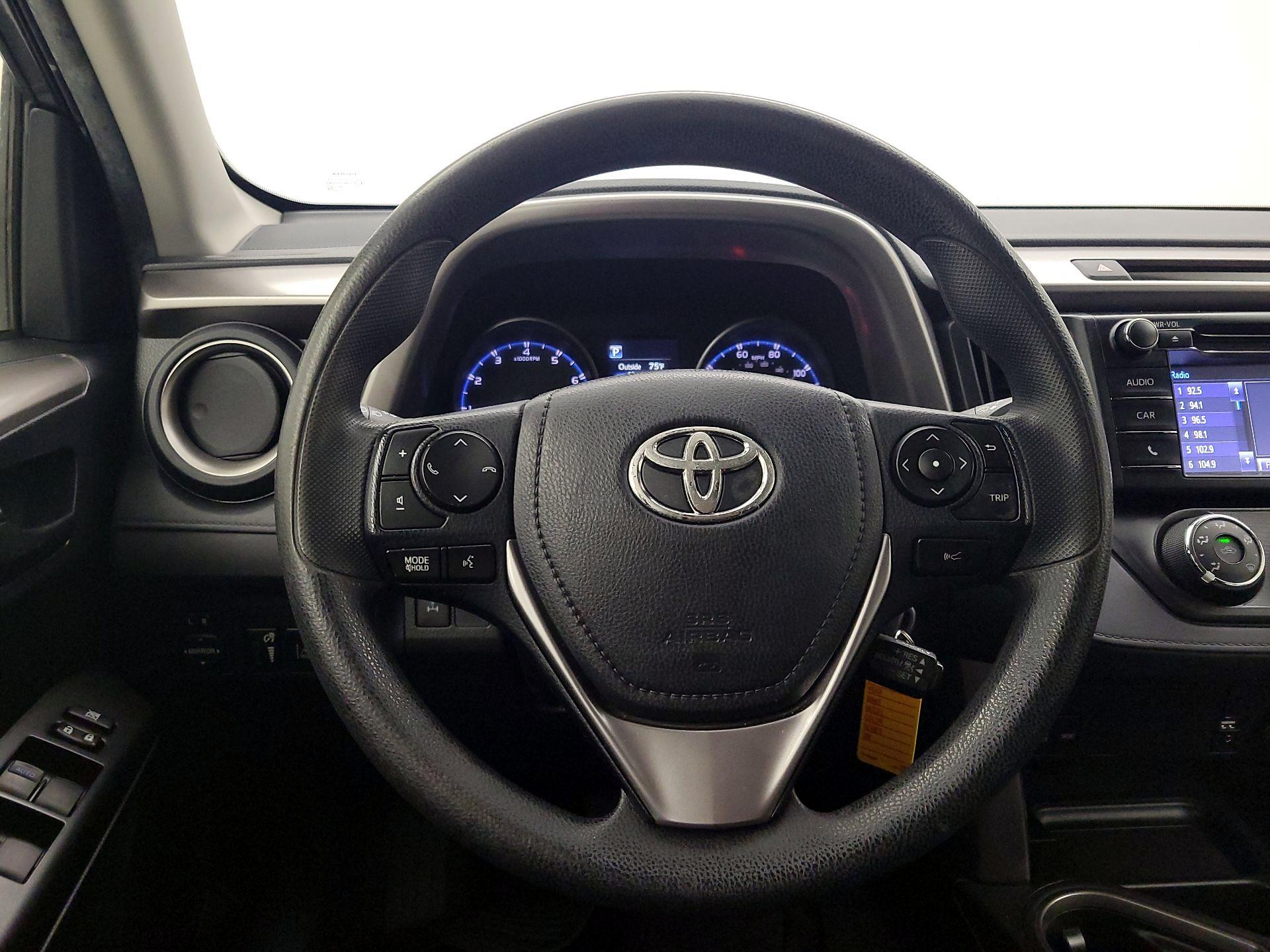 Thumbnail: 2018 Toyota RAV4 - 10