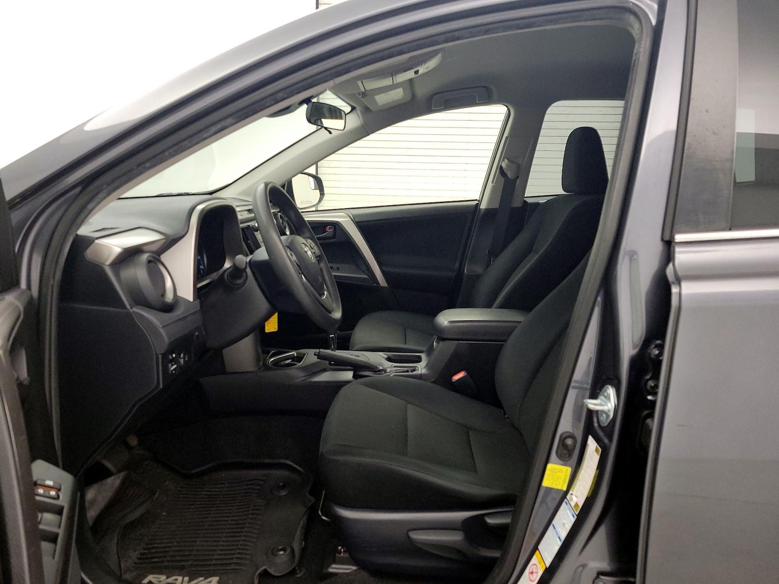2018 Toyota RAV4 LE - Photo 12