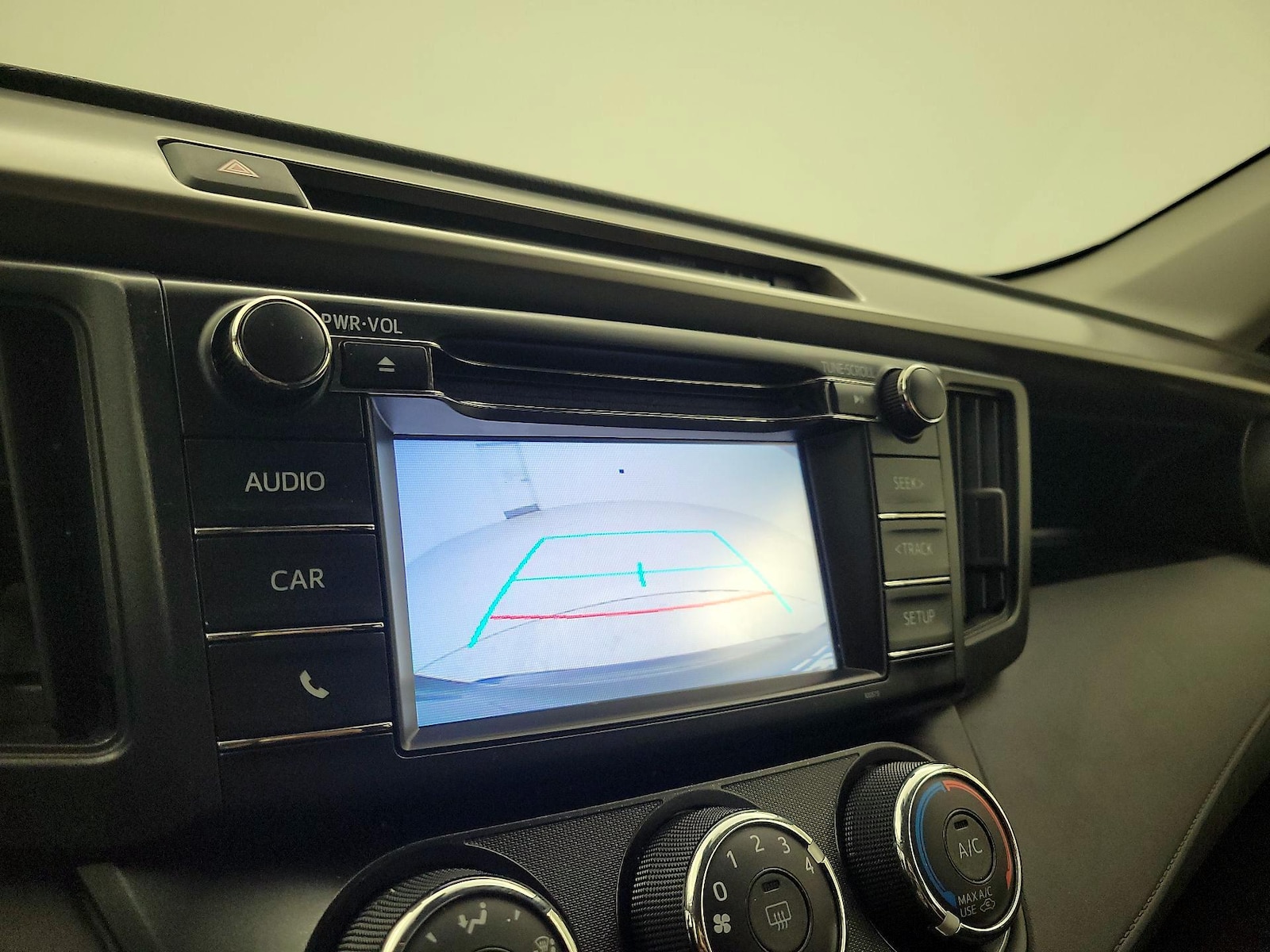 2018 Toyota RAV4 LE - Photo 15
