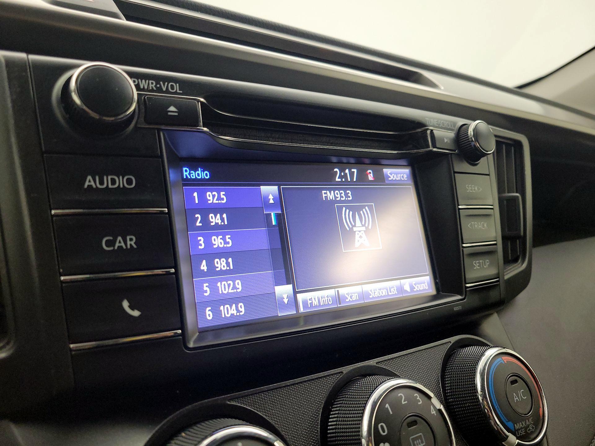 Thumbnail: 2018 Toyota RAV4 - 15