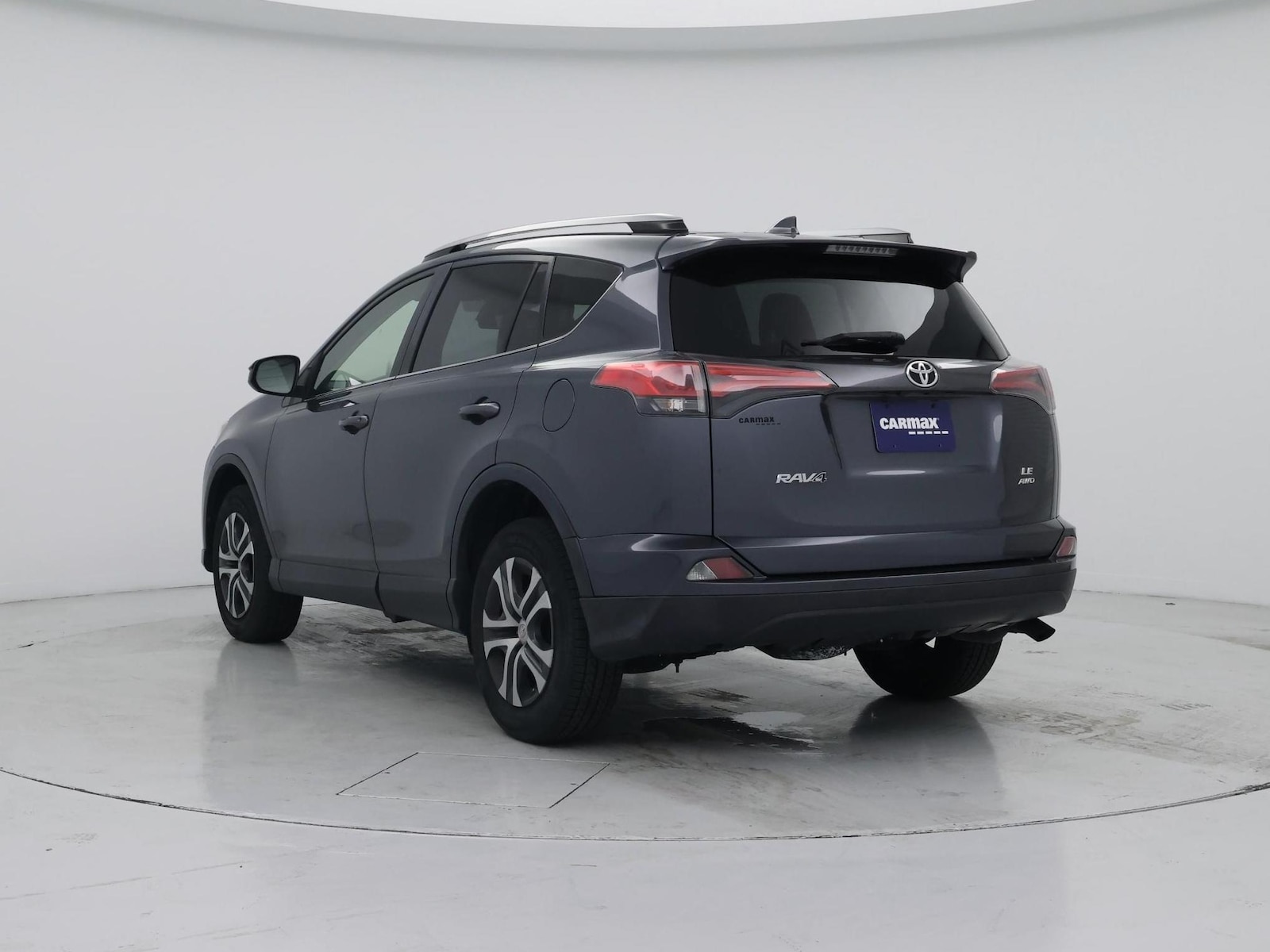2018 Toyota RAV4 LE - Photo 3