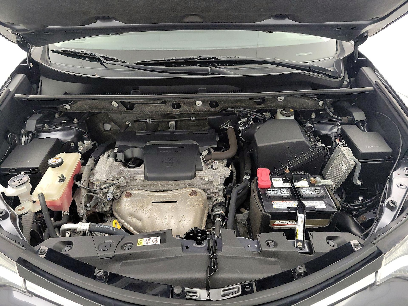 2018 Toyota RAV4 LE - Photo 22