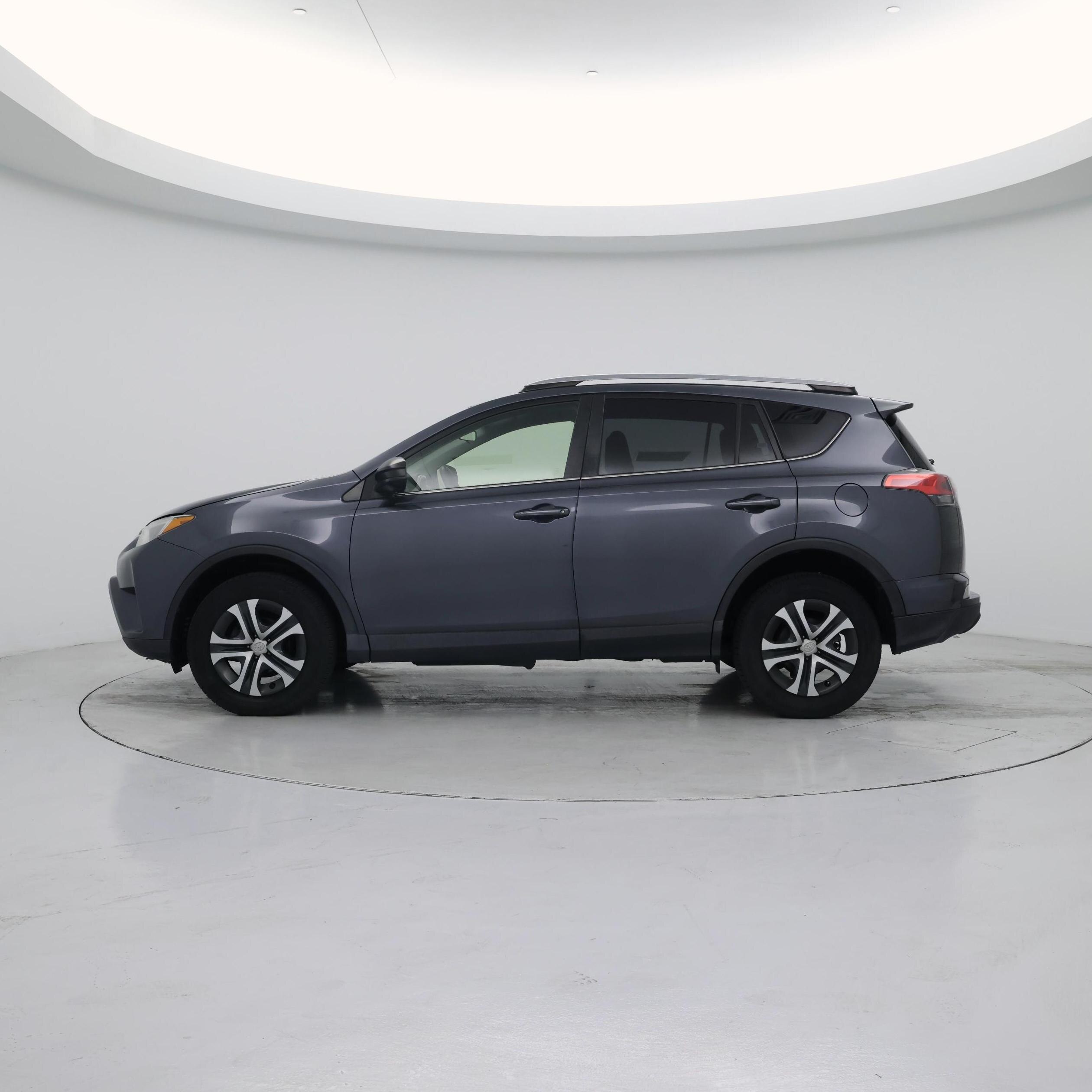 Thumbnail: 2018 Toyota RAV4 - 3