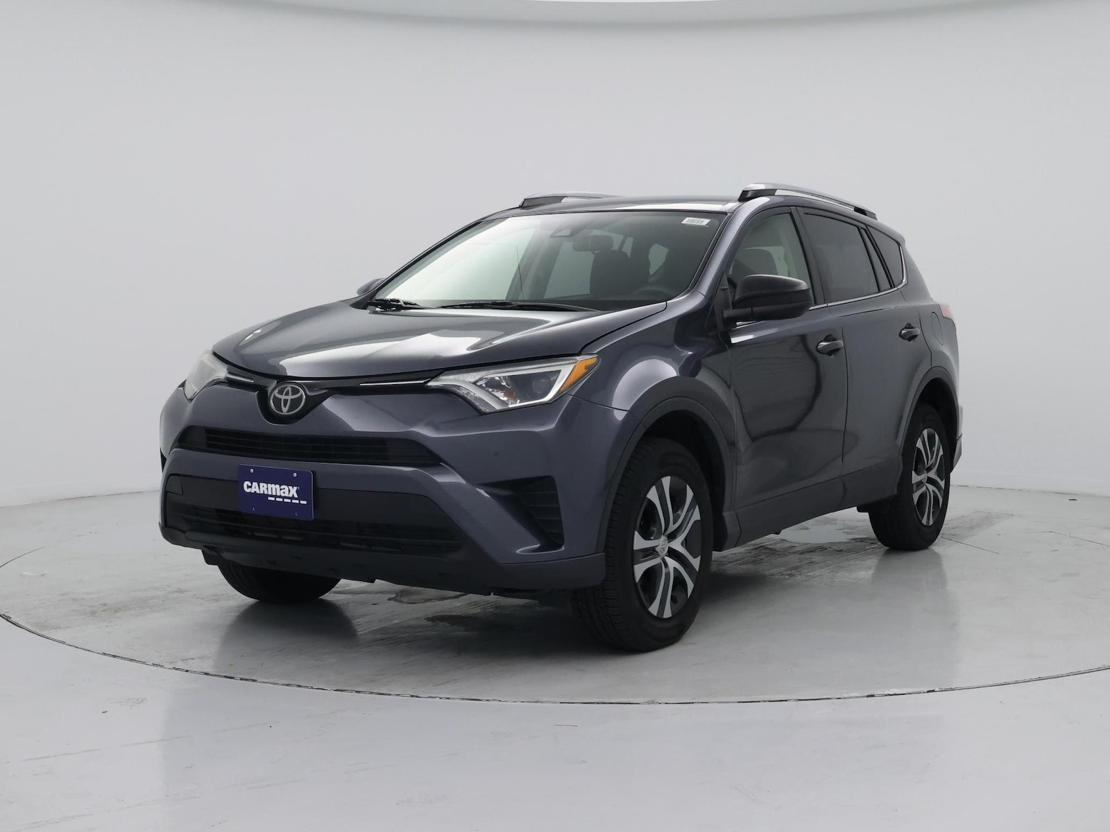 2018 Toyota RAV4 LE - Photo 5
