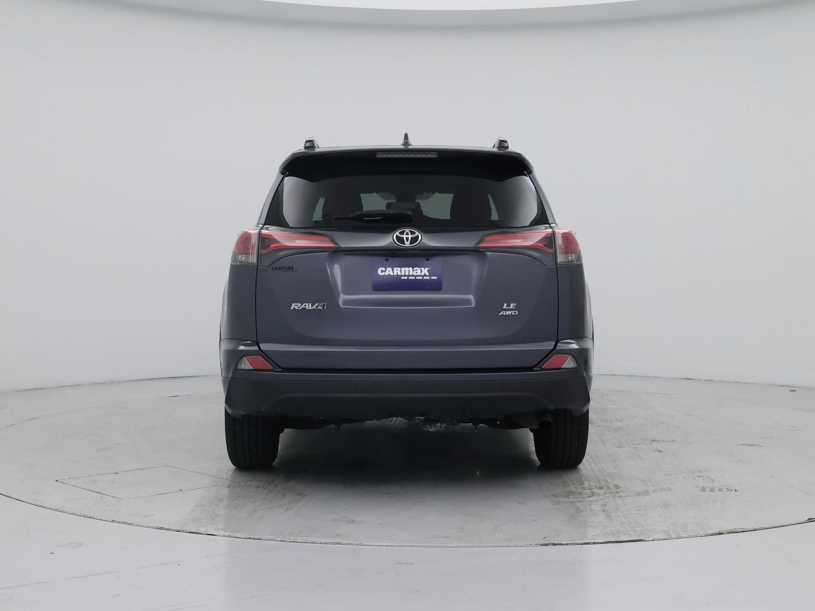 2018 Toyota RAV4 LE - Photo 7