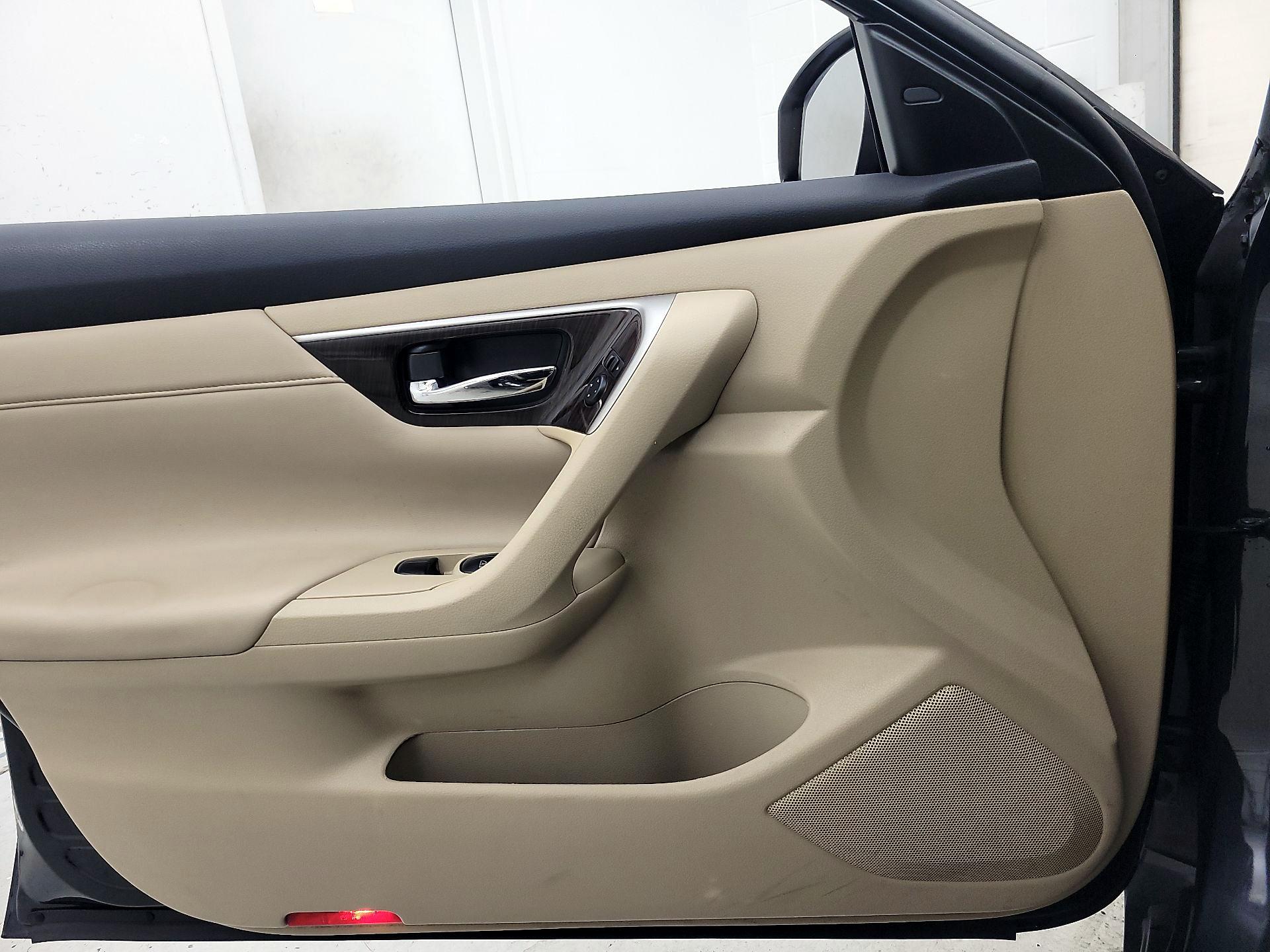 Thumbnail: 2015 Nissan Altima - 12