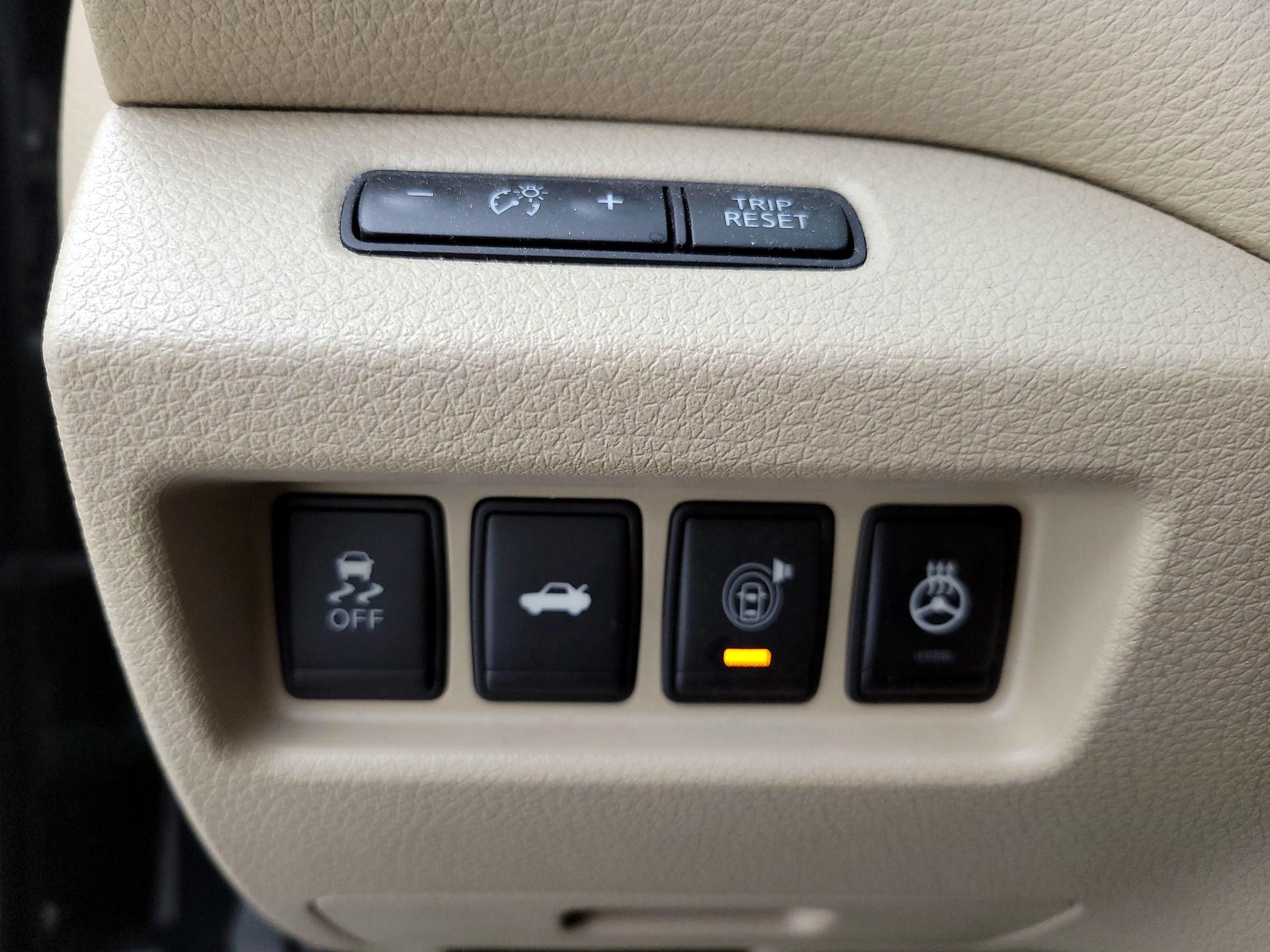 Thumbnail: 2015 Nissan Altima - 13