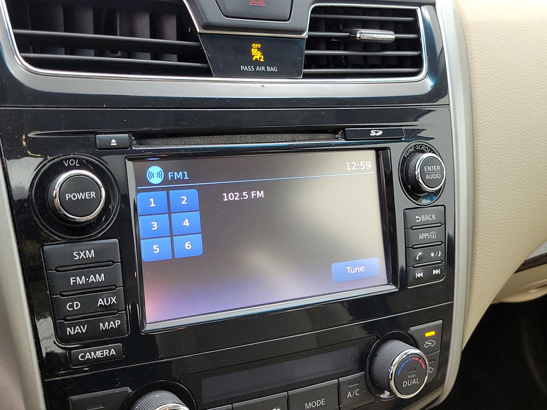 Thumbnail: 2015 Nissan Altima - 16