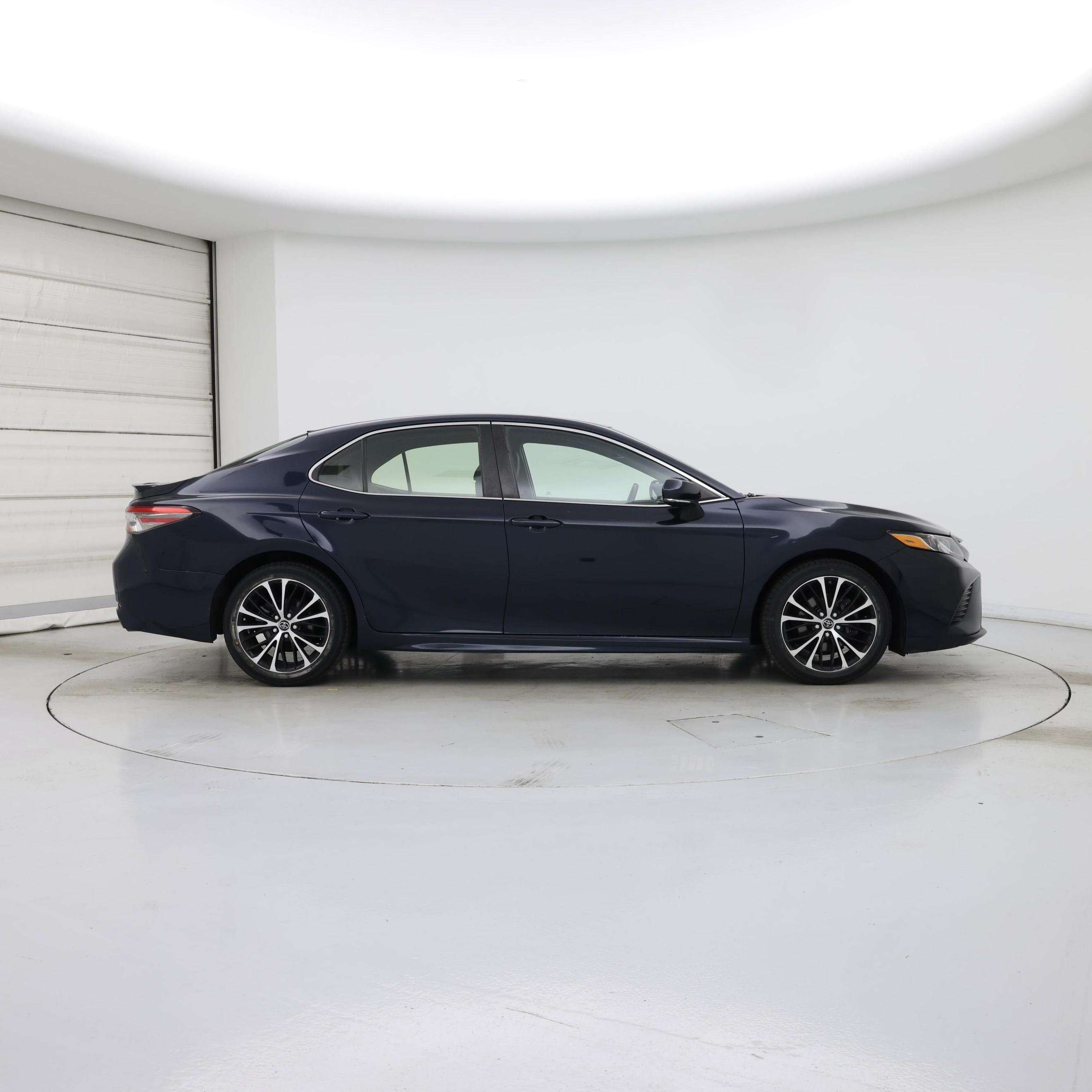 Thumbnail: 2018 Toyota Camry - 7