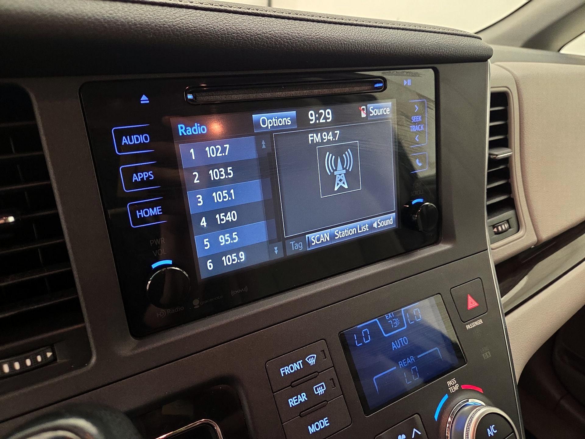 Thumbnail: 2016 Toyota Sienna - 15