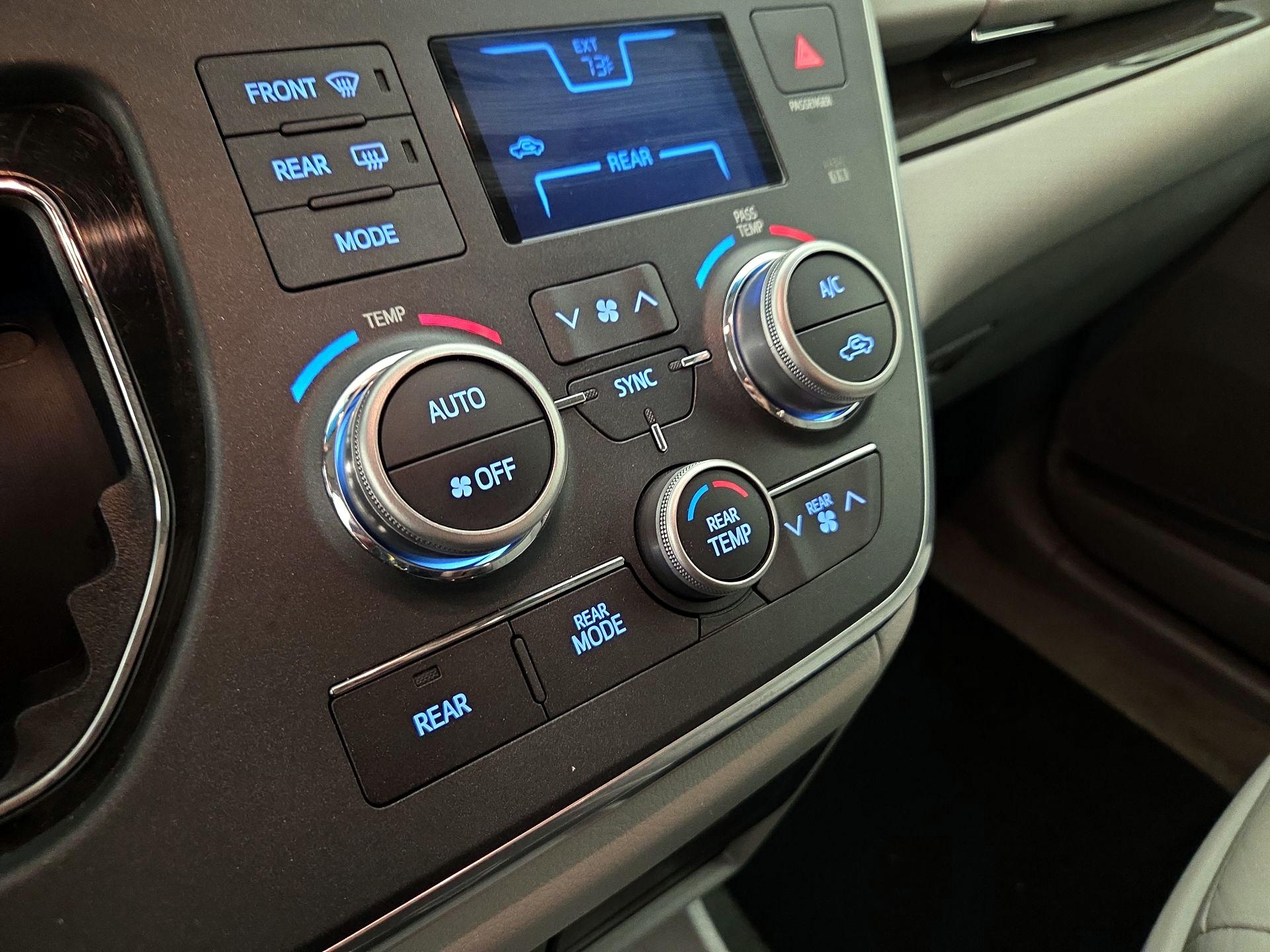 Thumbnail: 2016 Toyota Sienna - 16