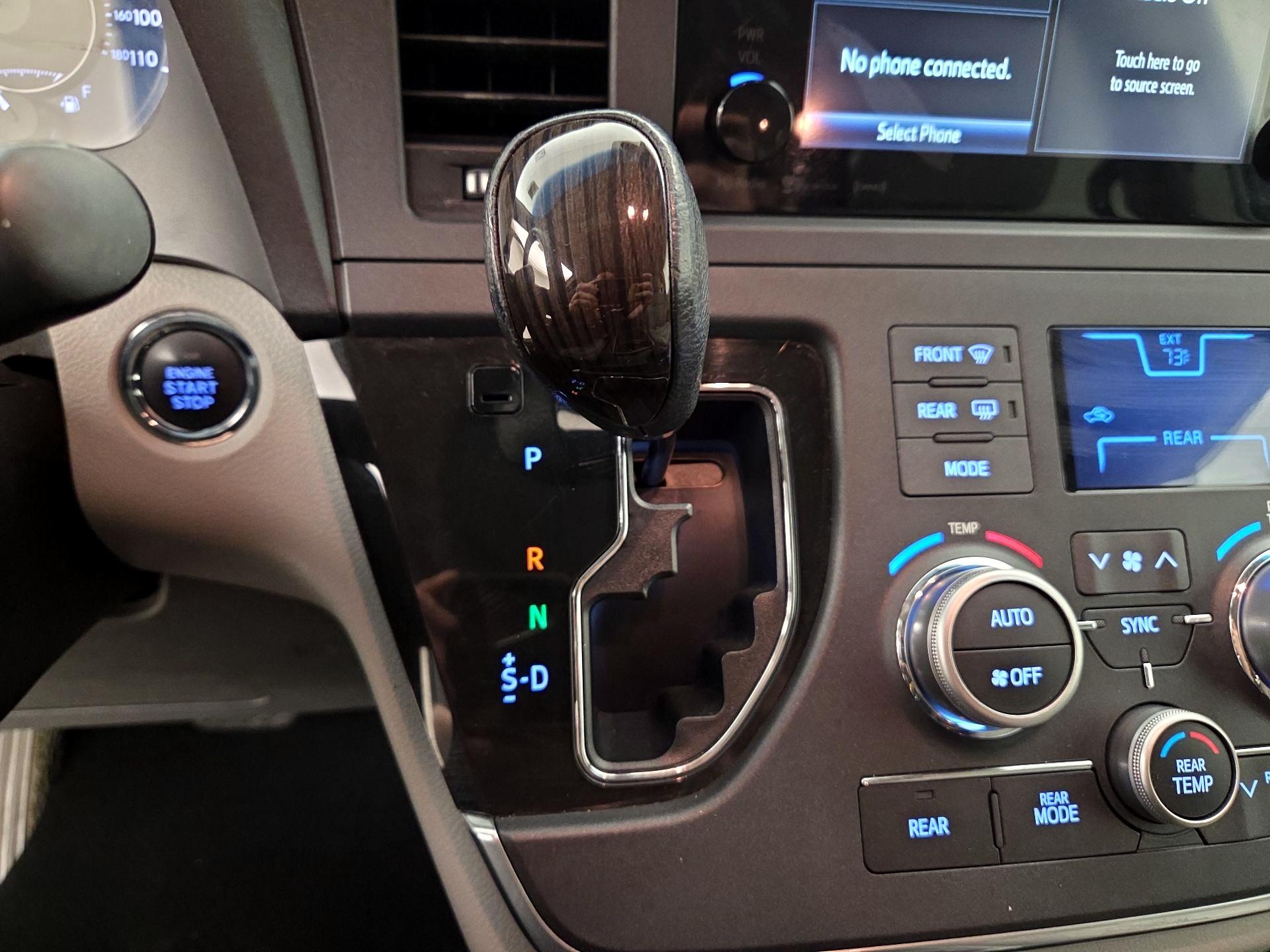 Thumbnail: 2016 Toyota Sienna - 17