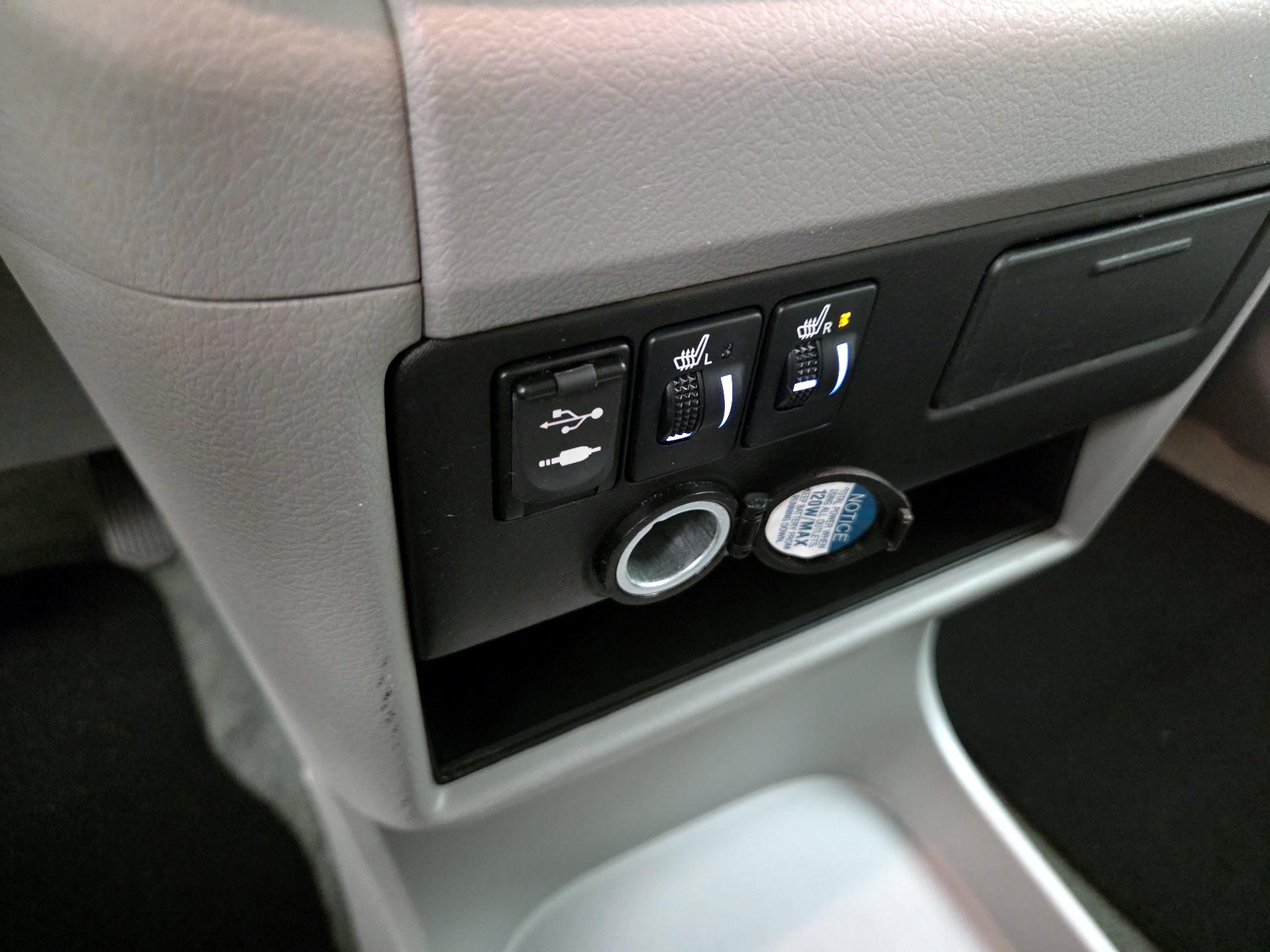 Thumbnail: 2016 Toyota Sienna - 18