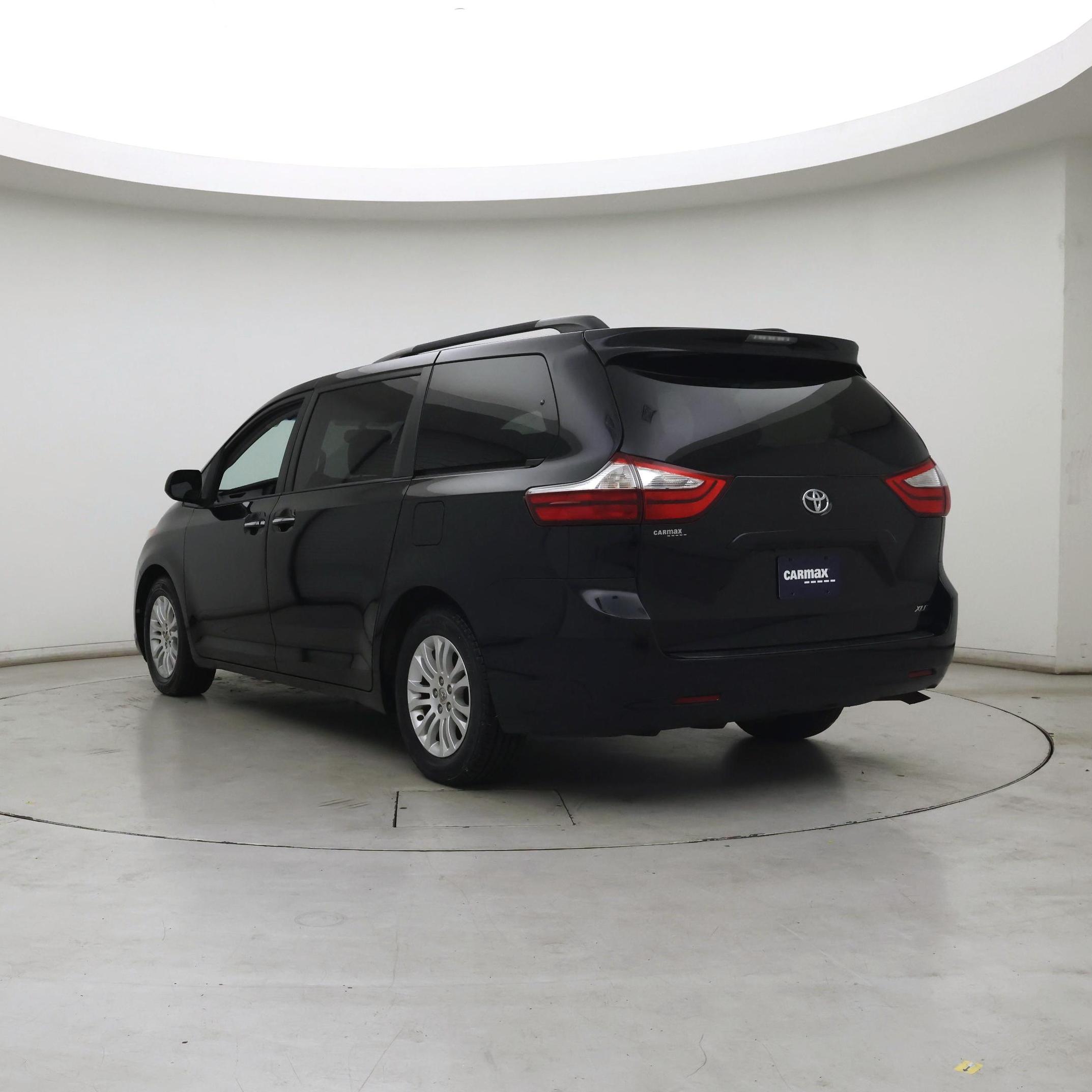 Thumbnail: 2016 Toyota Sienna - 2