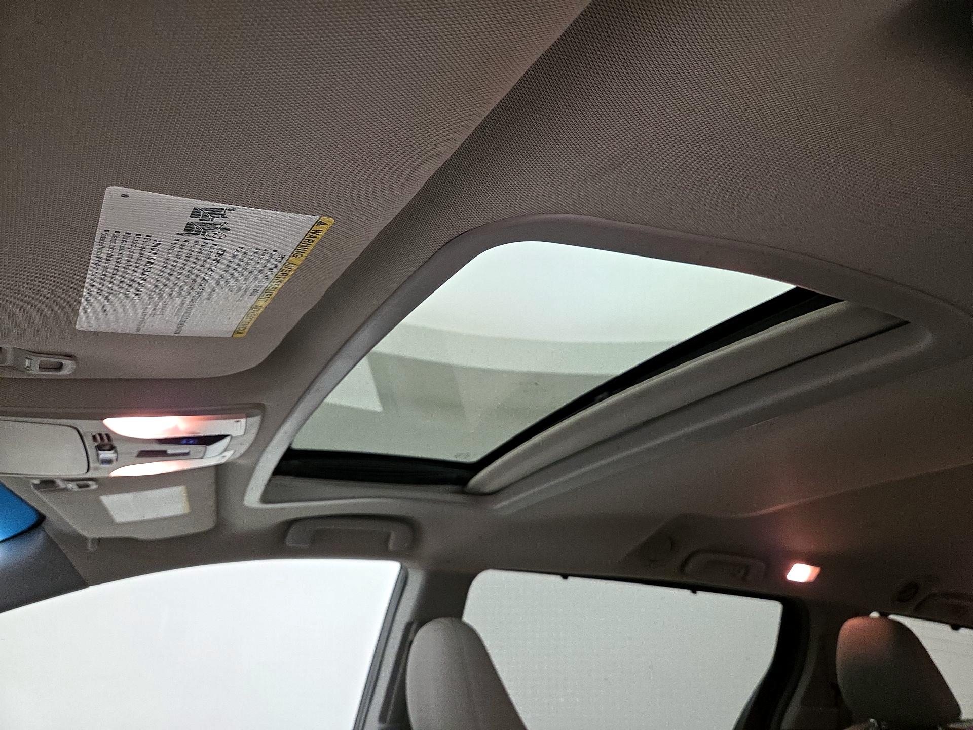 Thumbnail: 2016 Toyota Sienna - 19