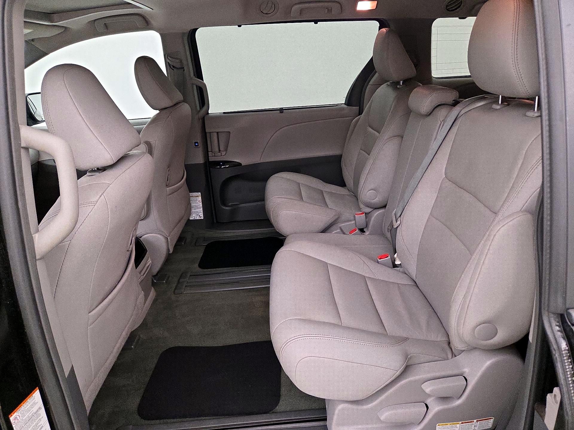 Thumbnail: 2016 Toyota Sienna - 20