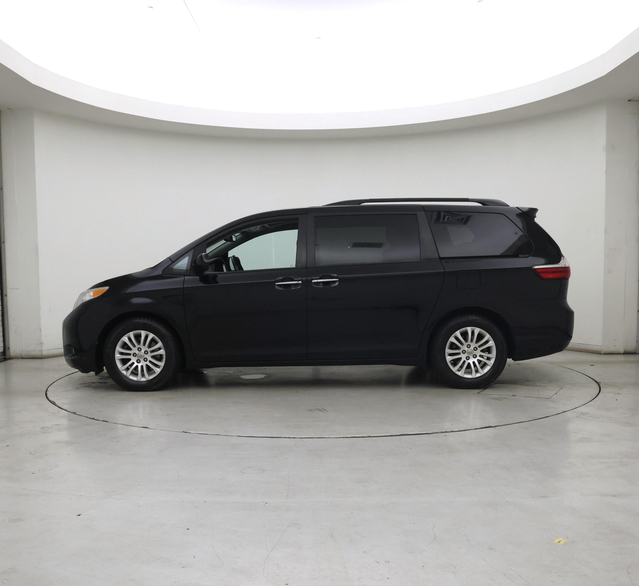 Thumbnail: 2016 Toyota Sienna - 3