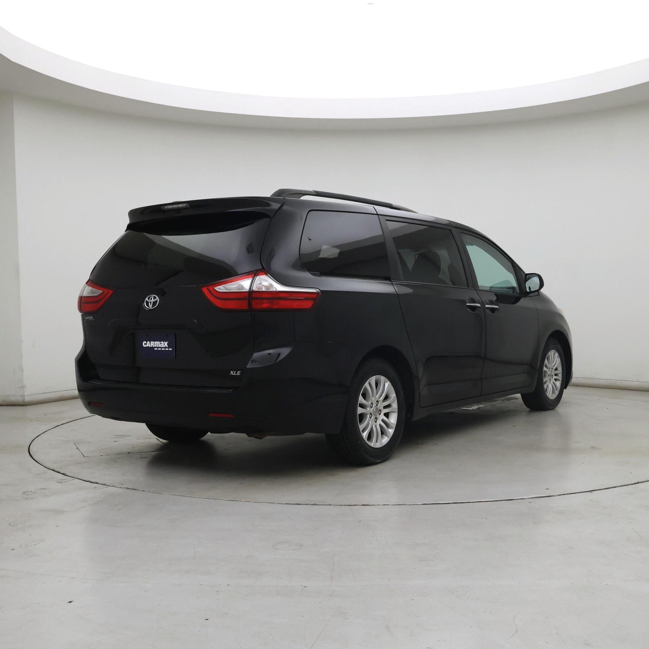Thumbnail: 2016 Toyota Sienna - 8
