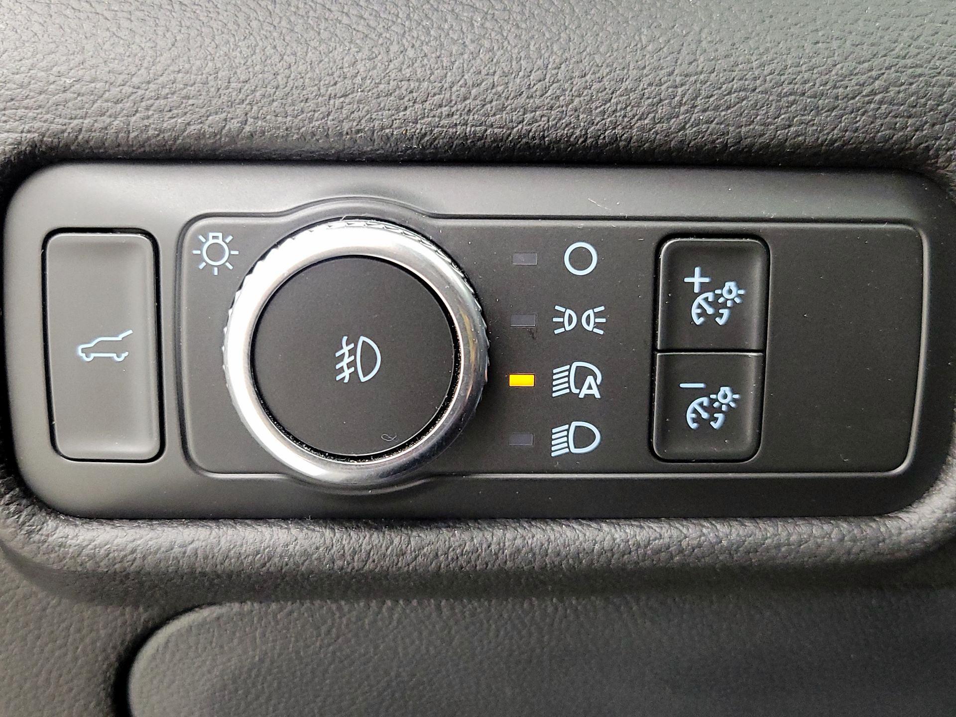 Thumbnail: 2022 Ford Explorer - 13