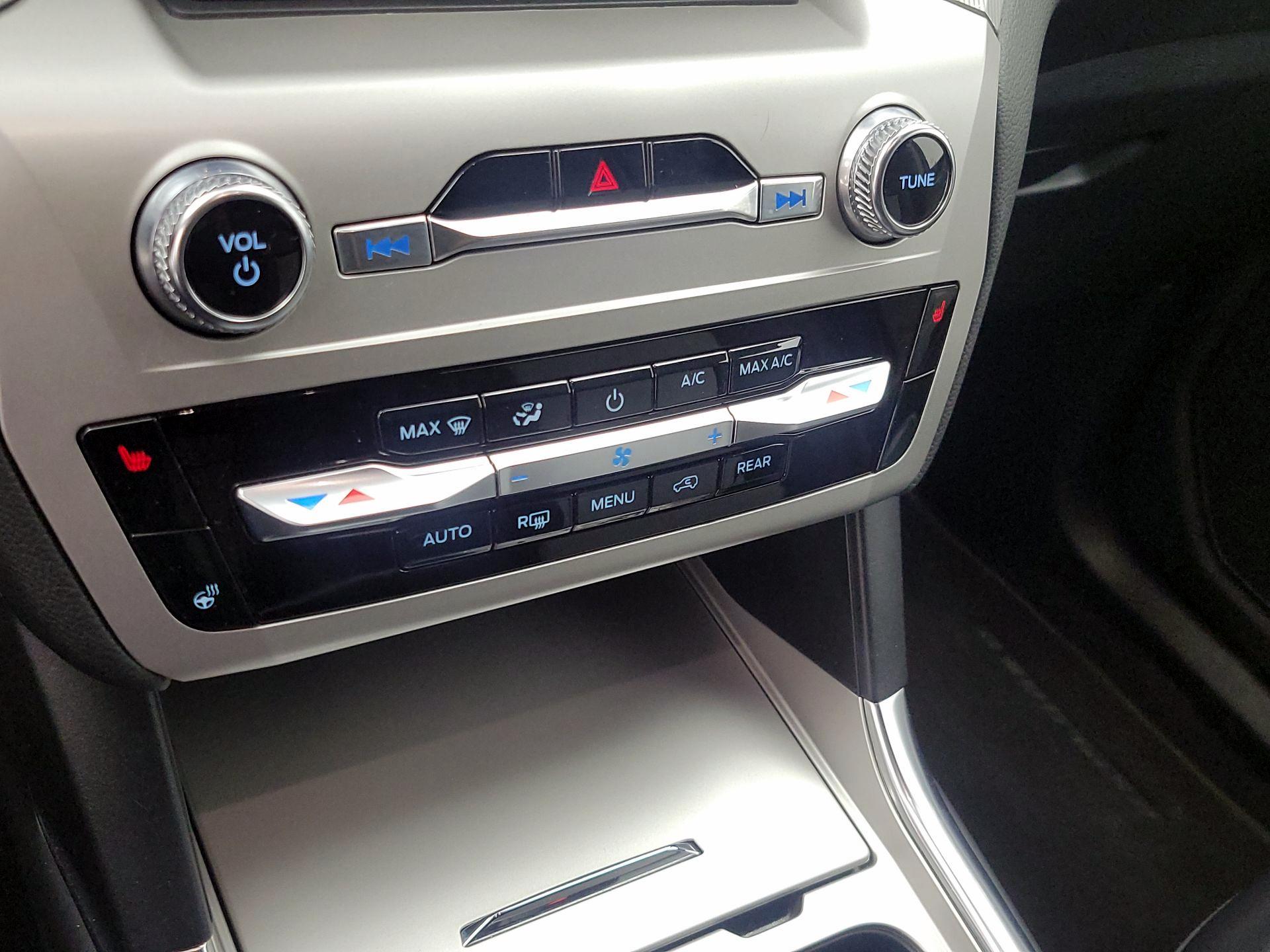 Thumbnail: 2022 Ford Explorer - 17