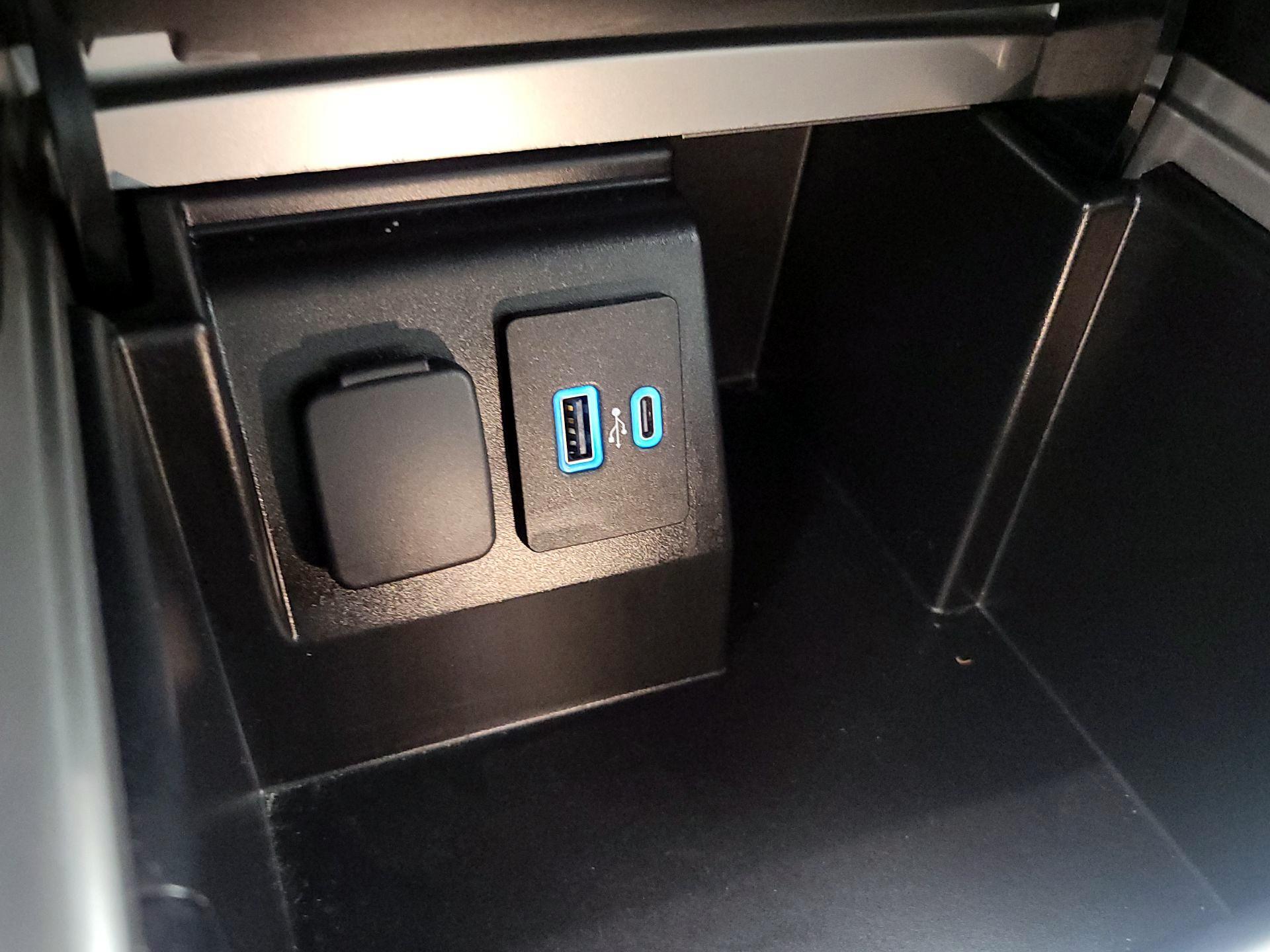 Thumbnail: 2022 Ford Explorer - 19