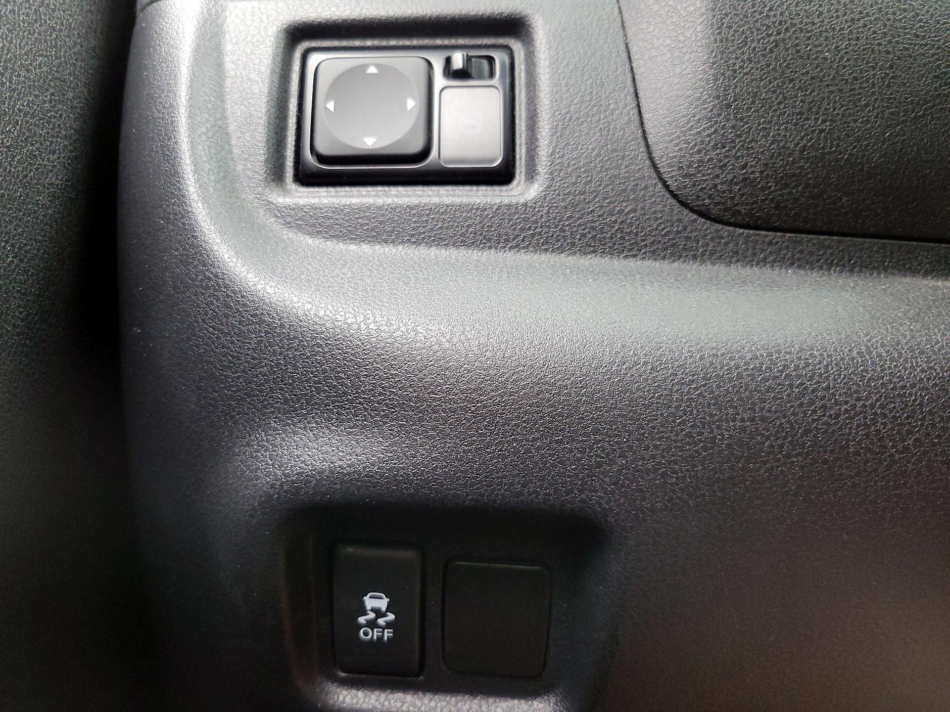 Thumbnail: 2015 Nissan Versa Note - 13