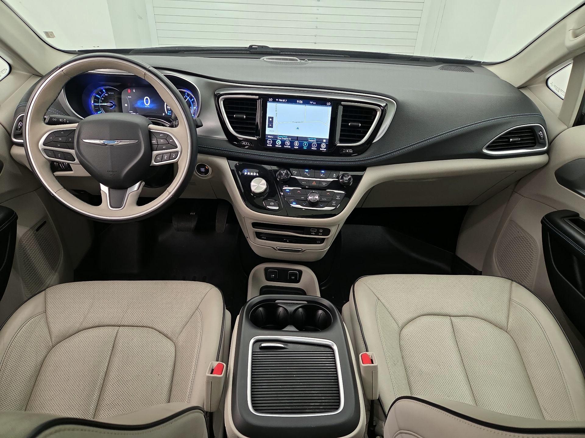 Thumbnail: 2018 Chrysler Pacifica - 9