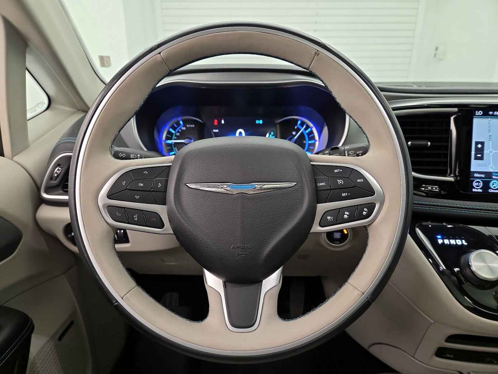 2018 Chrysler Pacifica Hybrid Limited - Photo 11