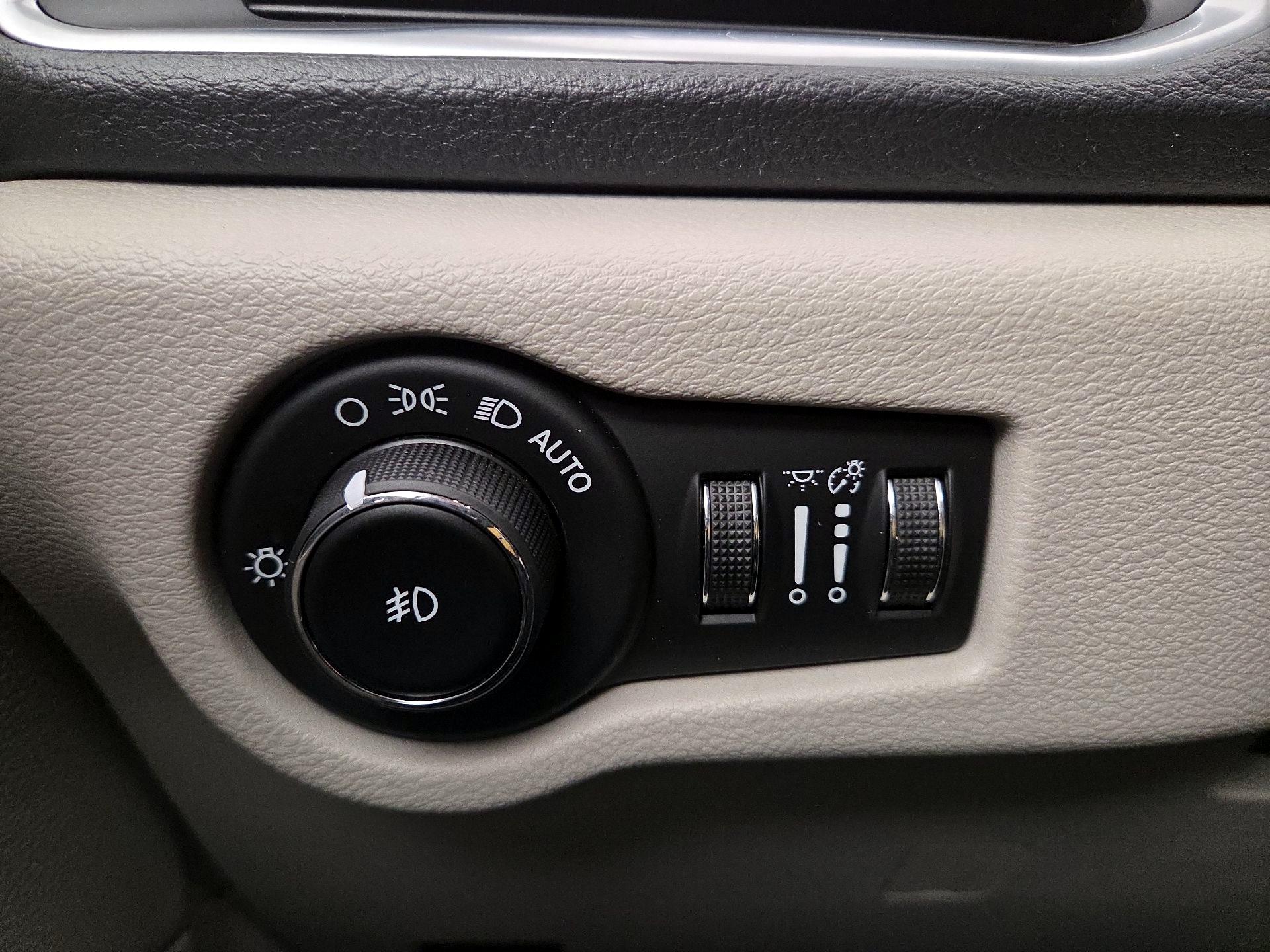 Thumbnail: 2018 Chrysler Pacifica - 13