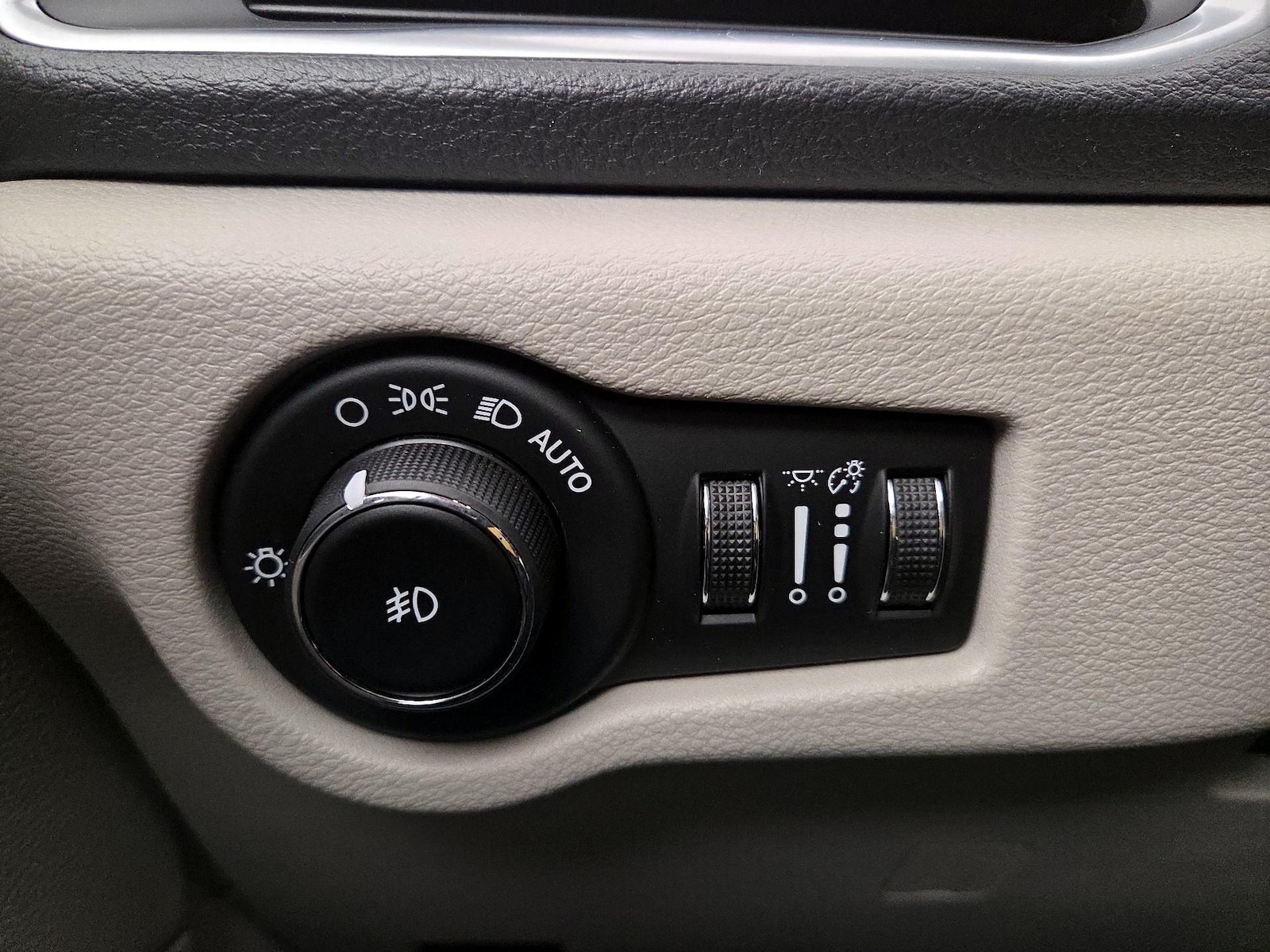 2018 Chrysler Pacifica Hybrid Limited - Photo 14