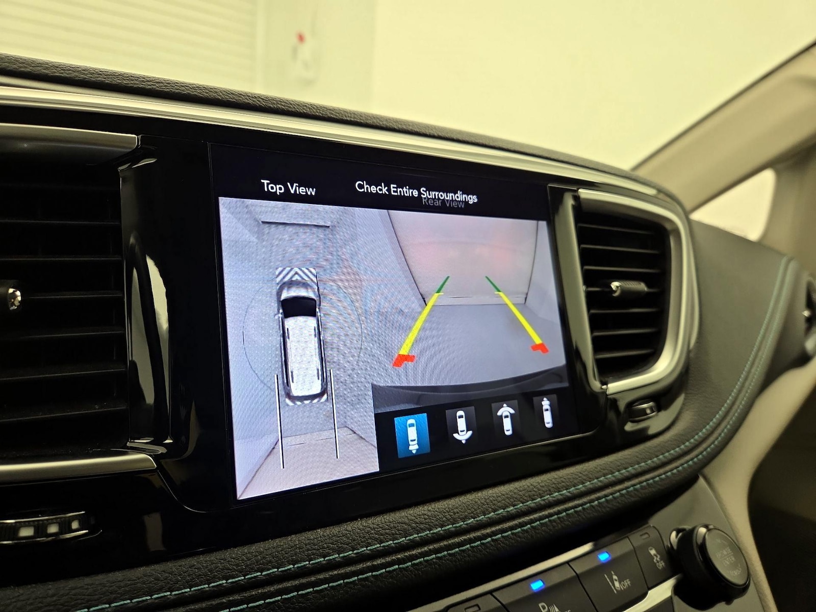 2018 Chrysler Pacifica Hybrid Limited - Photo 16