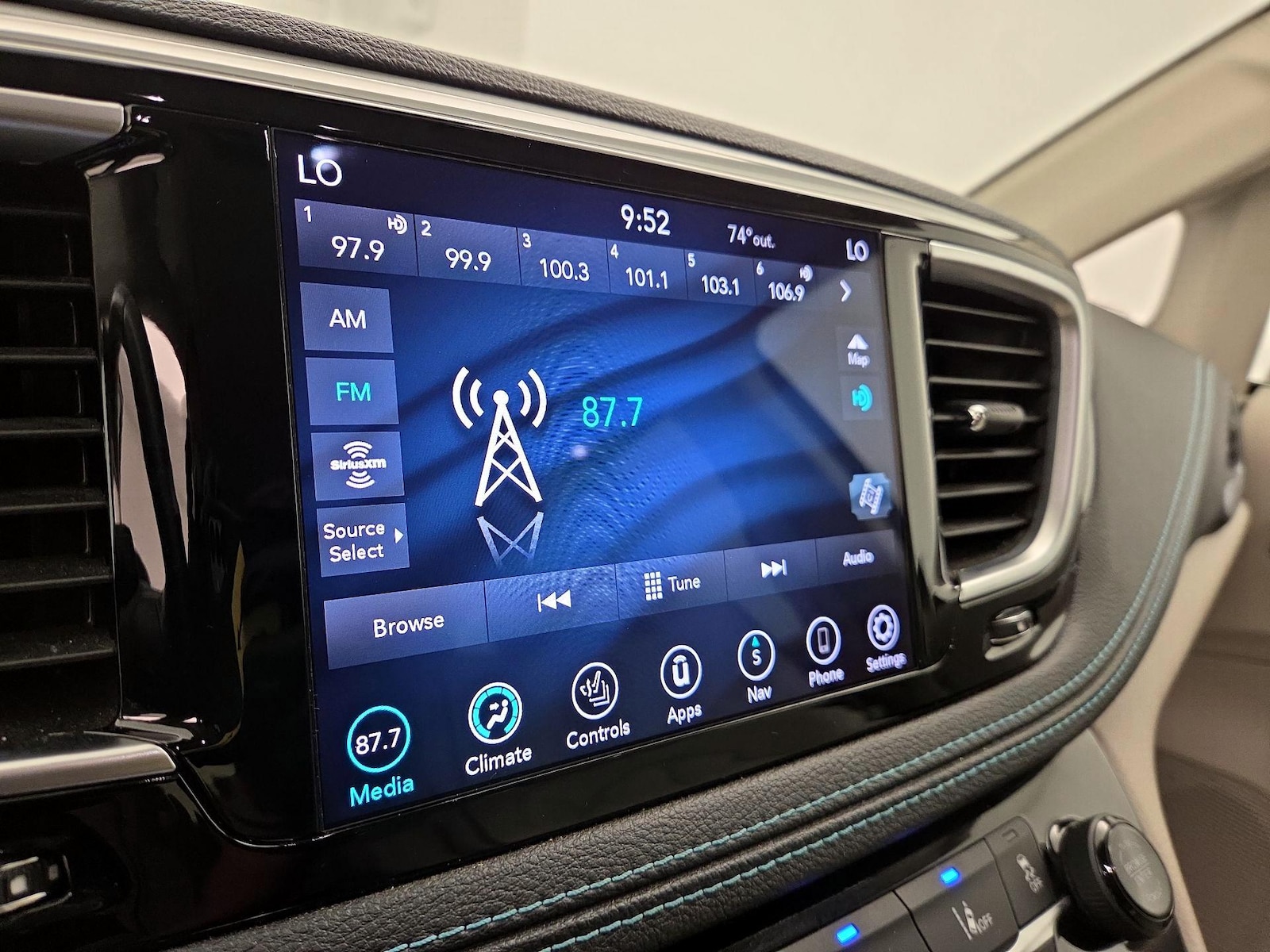 2018 Chrysler Pacifica Hybrid Limited - Photo 17