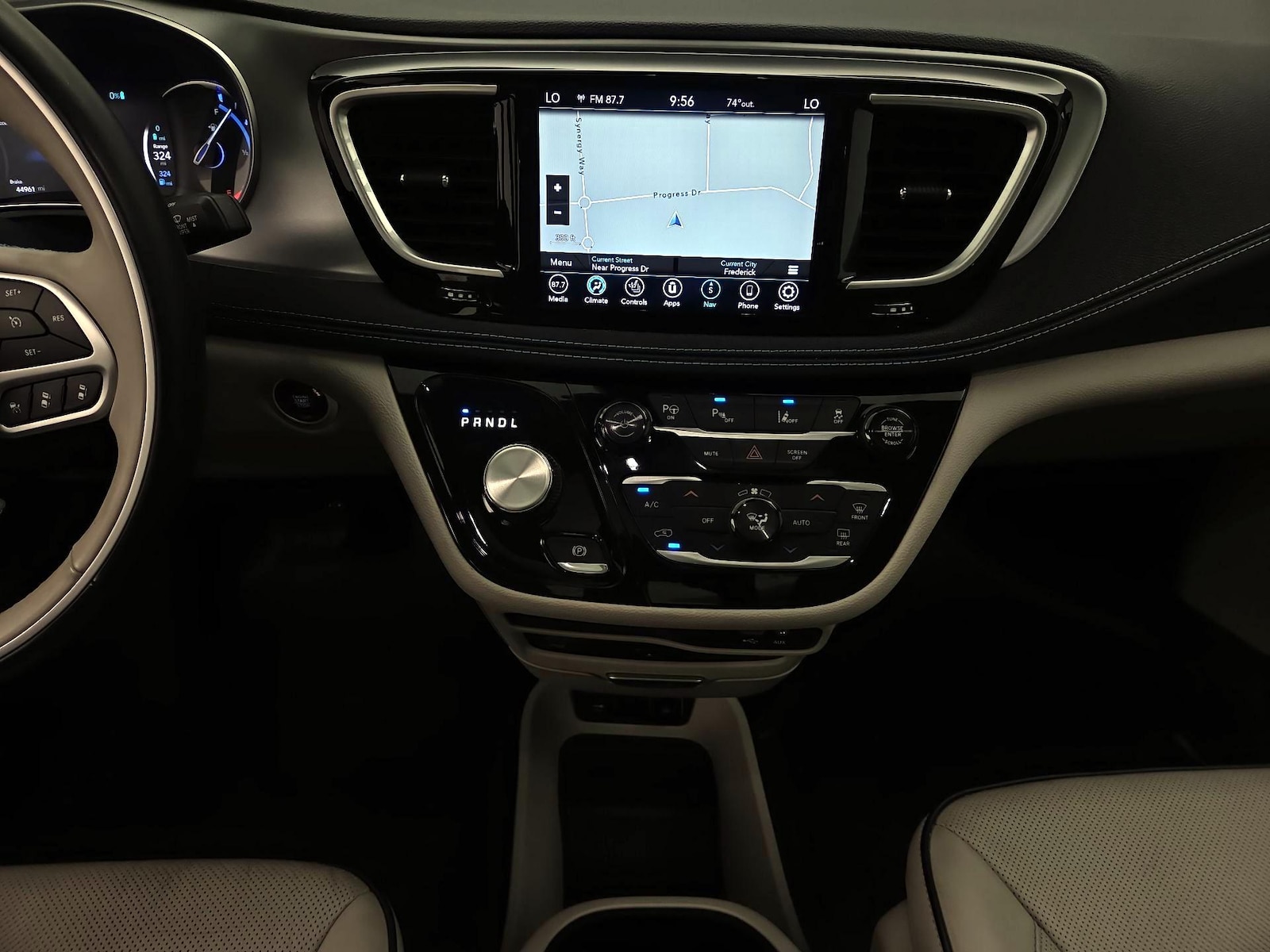2018 Chrysler Pacifica Hybrid Limited - Photo 19