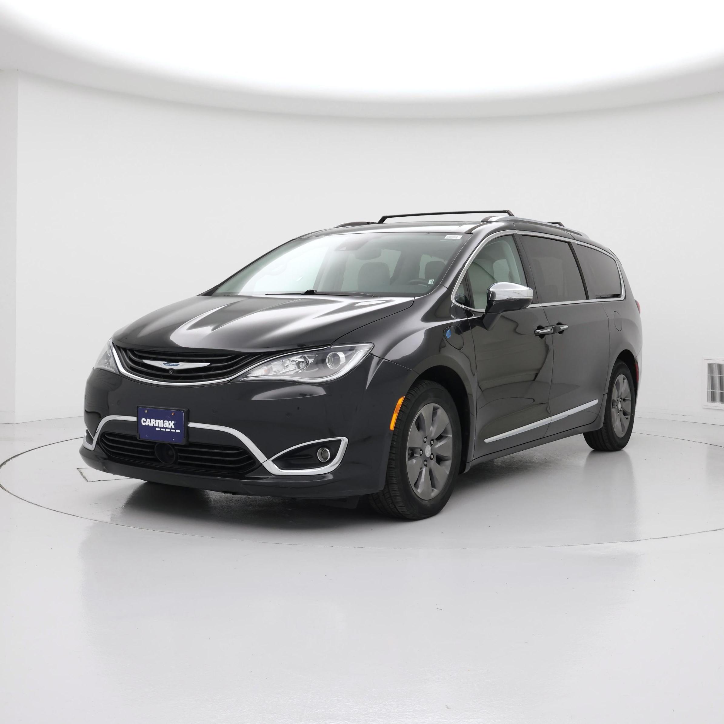 Thumbnail: 2018 Chrysler Pacifica - 4