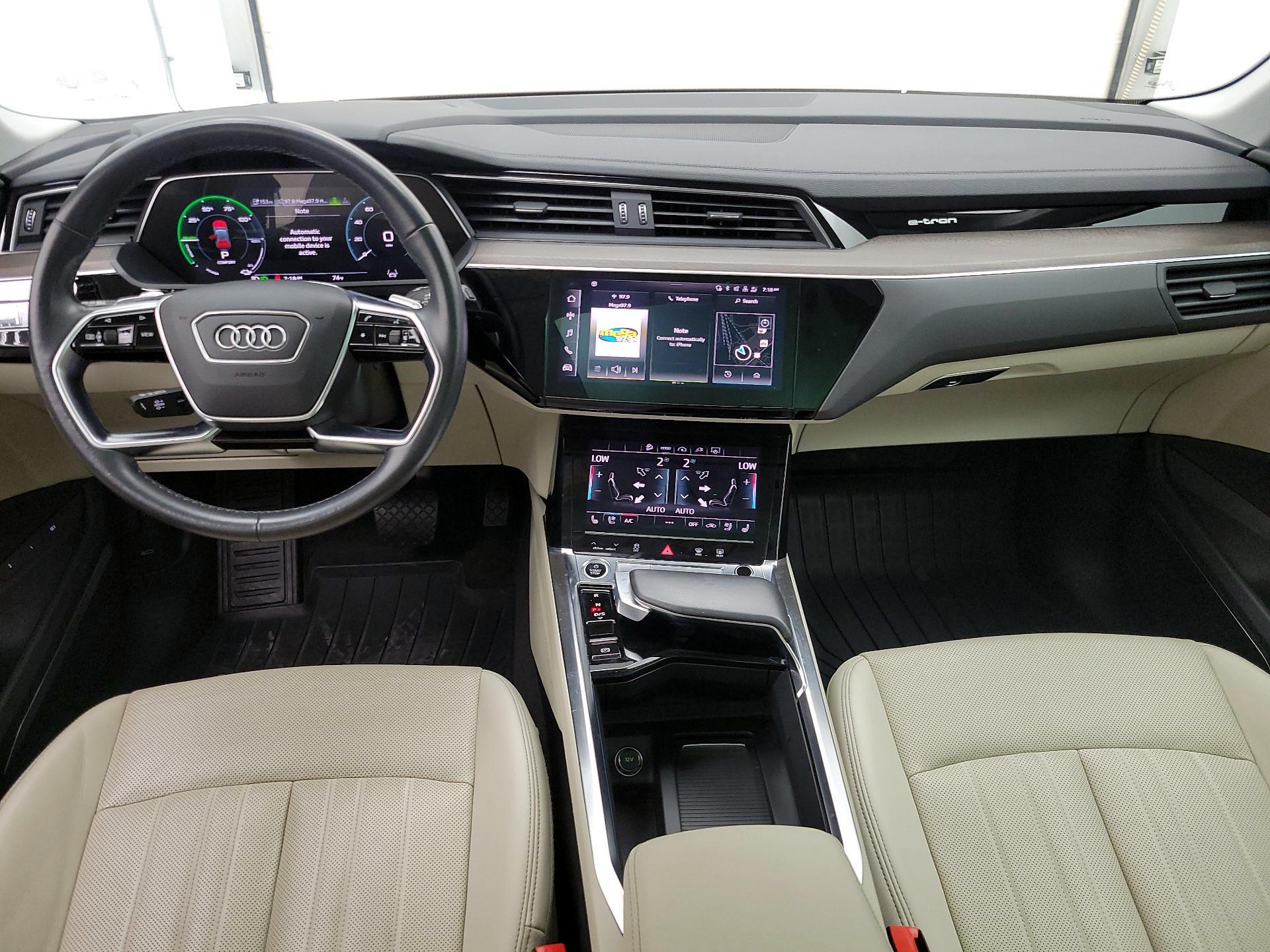 Thumbnail: 2022 Audi e-tron - 9