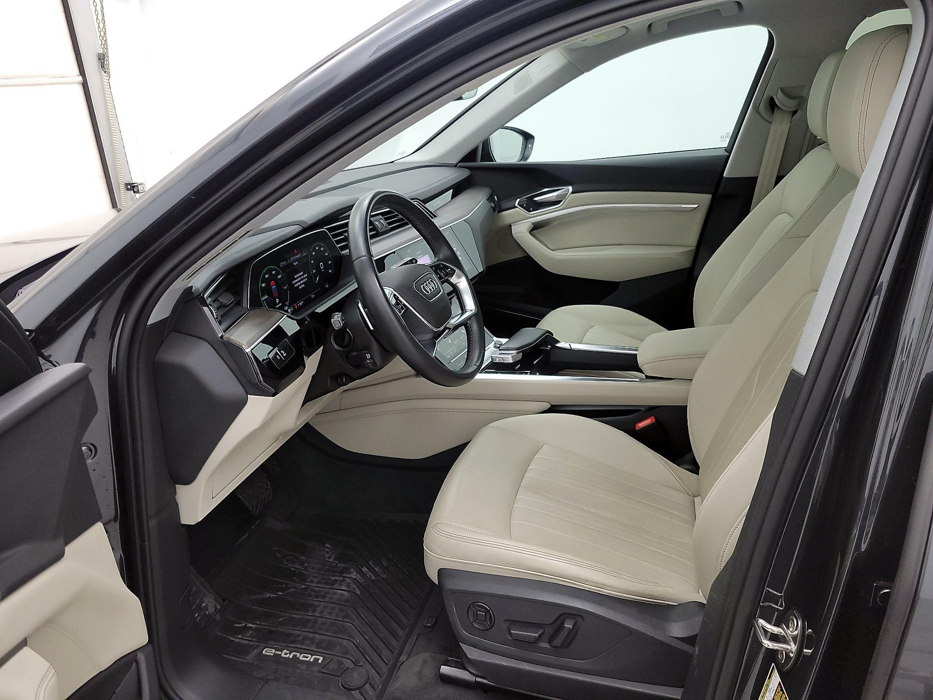 Thumbnail: 2022 Audi e-tron - 11