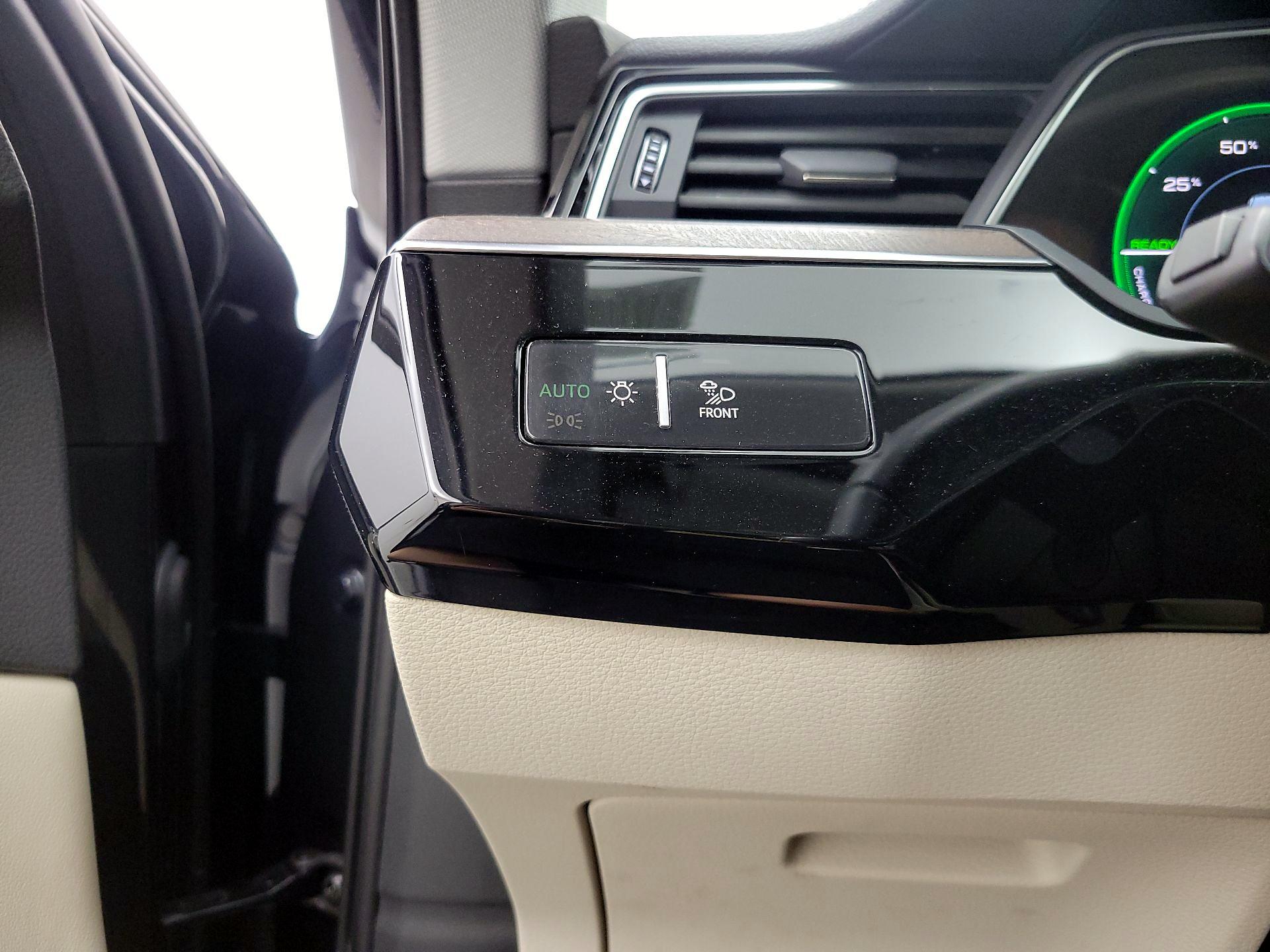 Thumbnail: 2022 Audi e-tron - 13