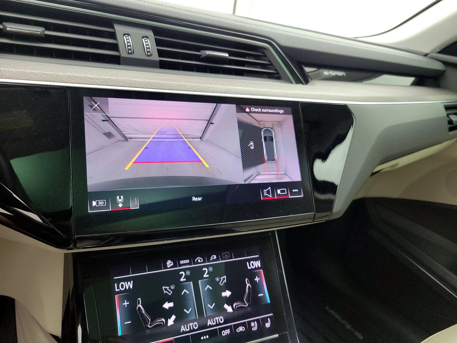 Thumbnail: 2022 Audi e-tron - 15