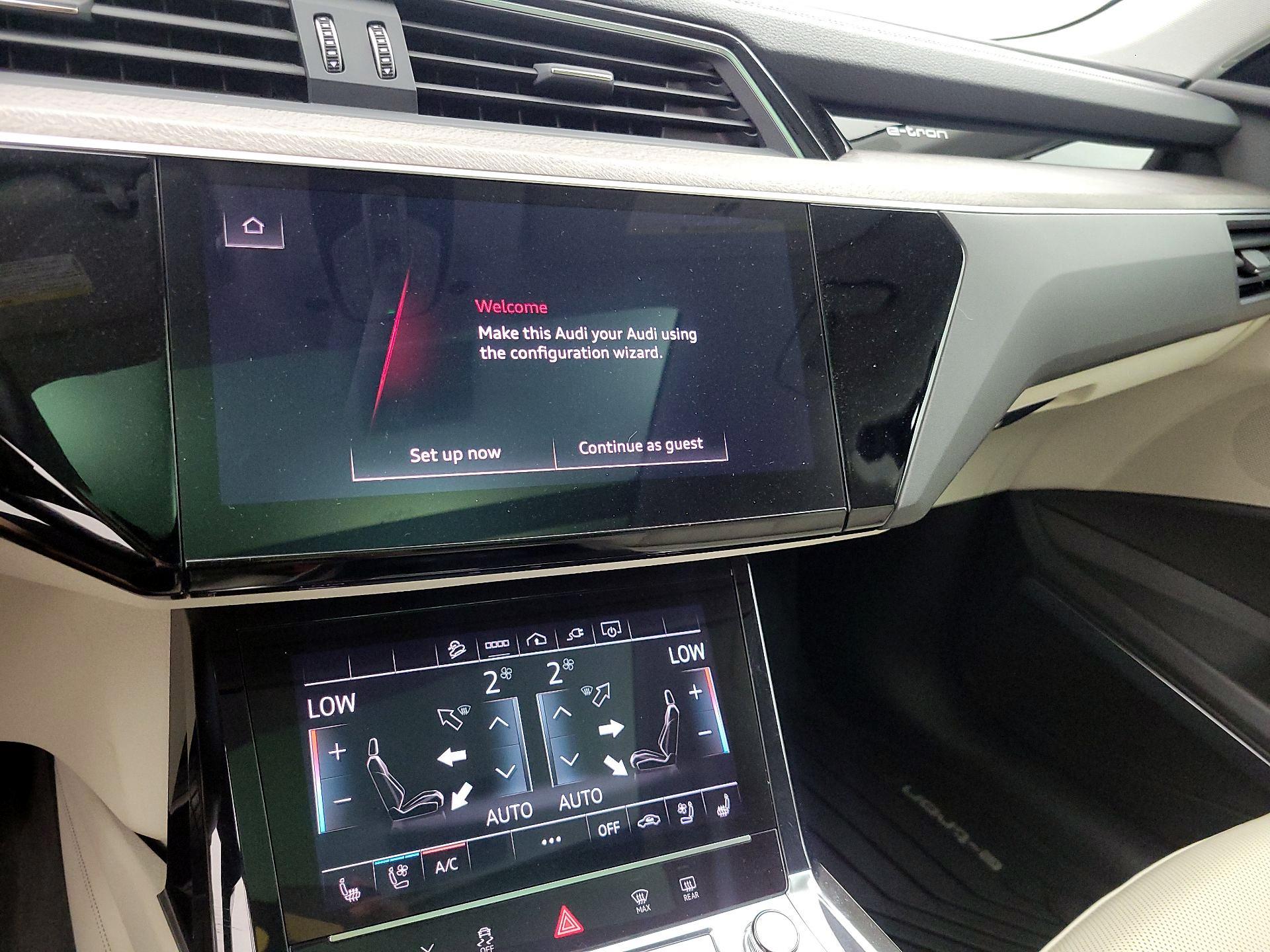 Thumbnail: 2022 Audi e-tron - 16