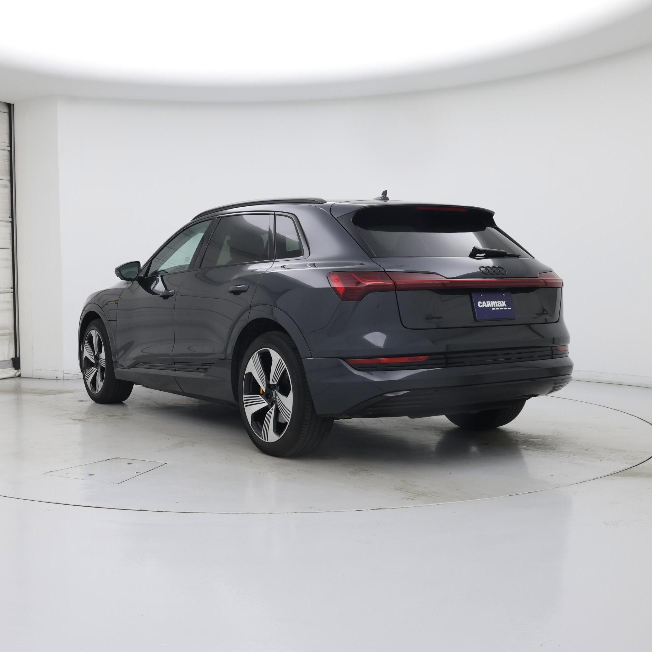 Thumbnail: 2022 Audi e-tron - 2