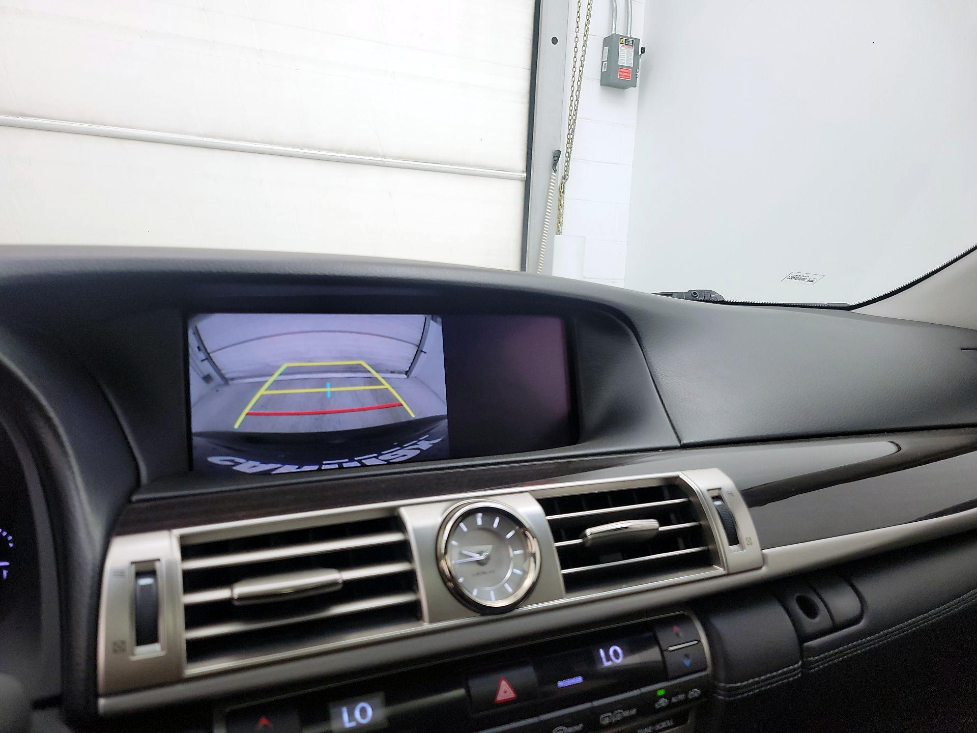 Thumbnail: 2016 Lexus LS - 15