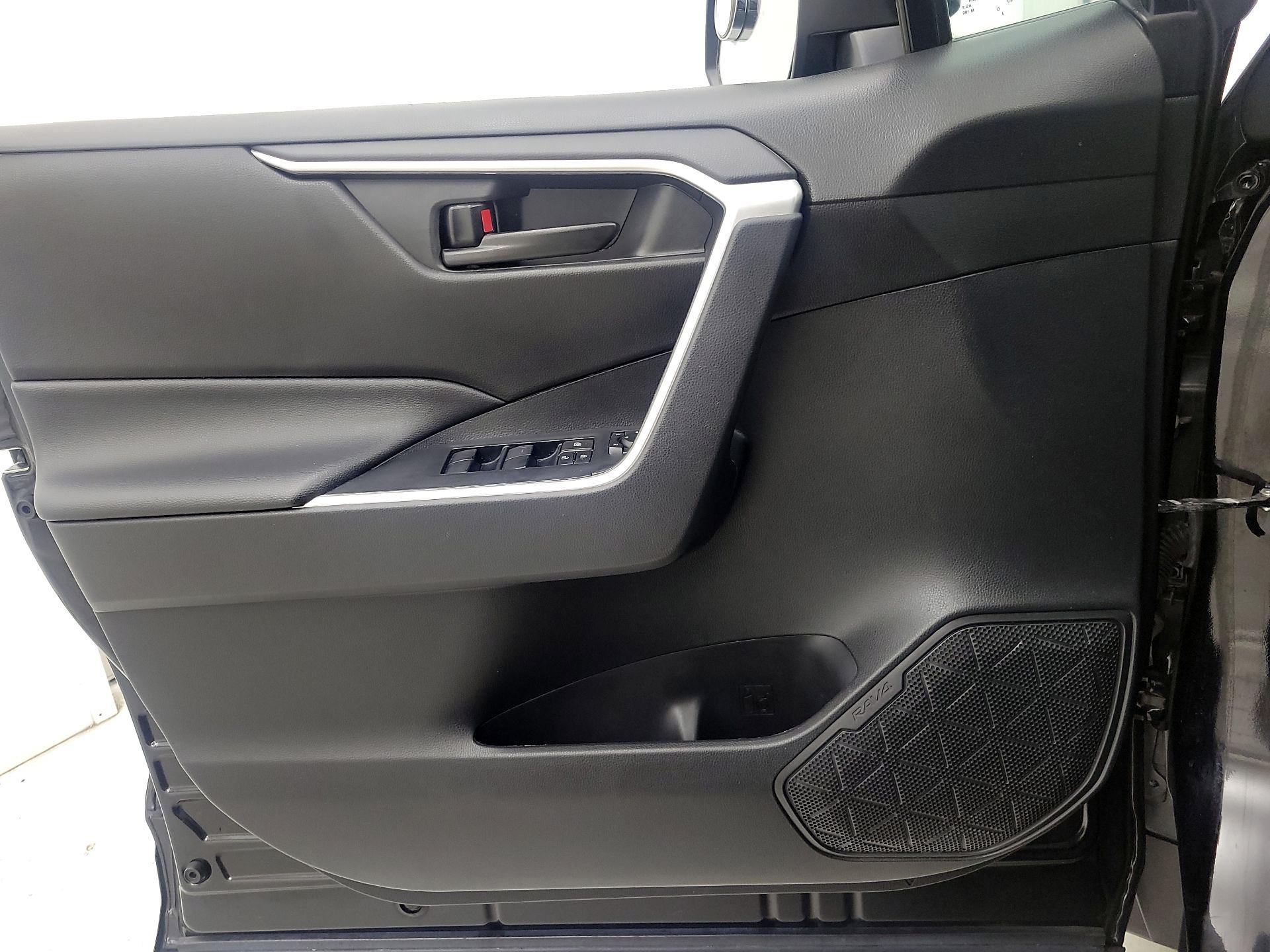 Thumbnail: 2021 Toyota RAV4 - 12