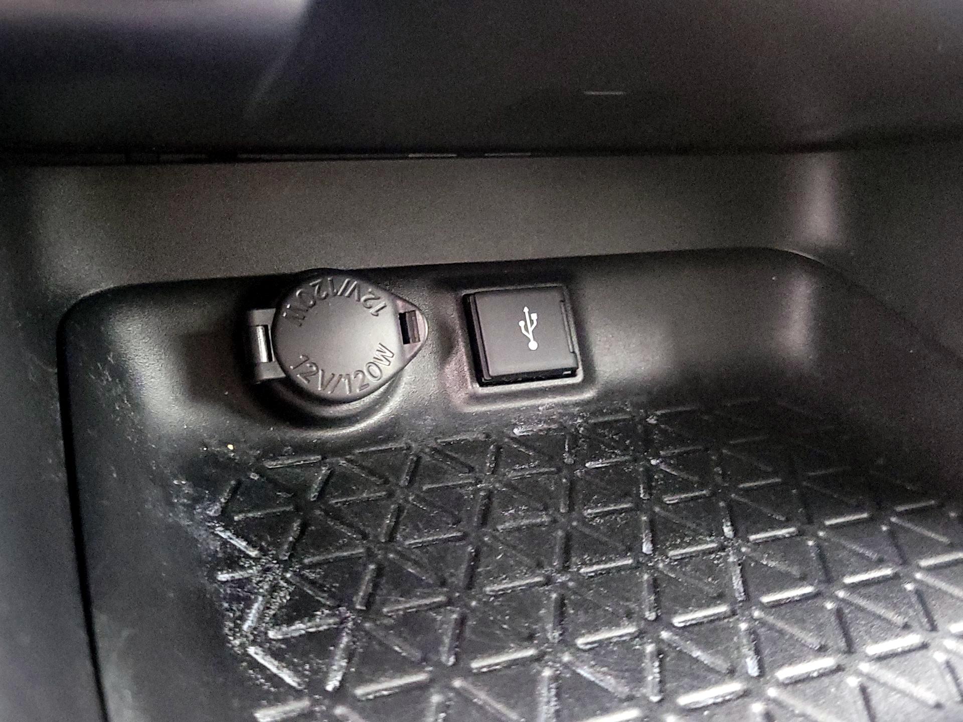 Thumbnail: 2021 Toyota RAV4 - 18