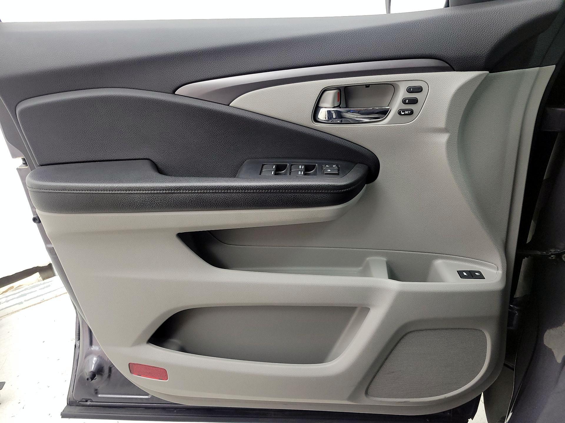 Thumbnail: 2020 Honda Pilot - 12