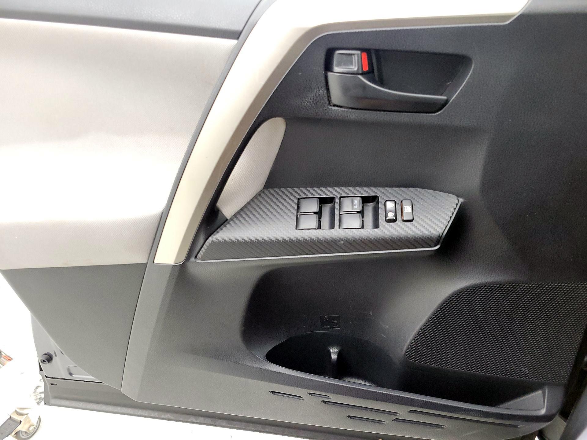 Thumbnail: 2015 Toyota RAV4 - 12