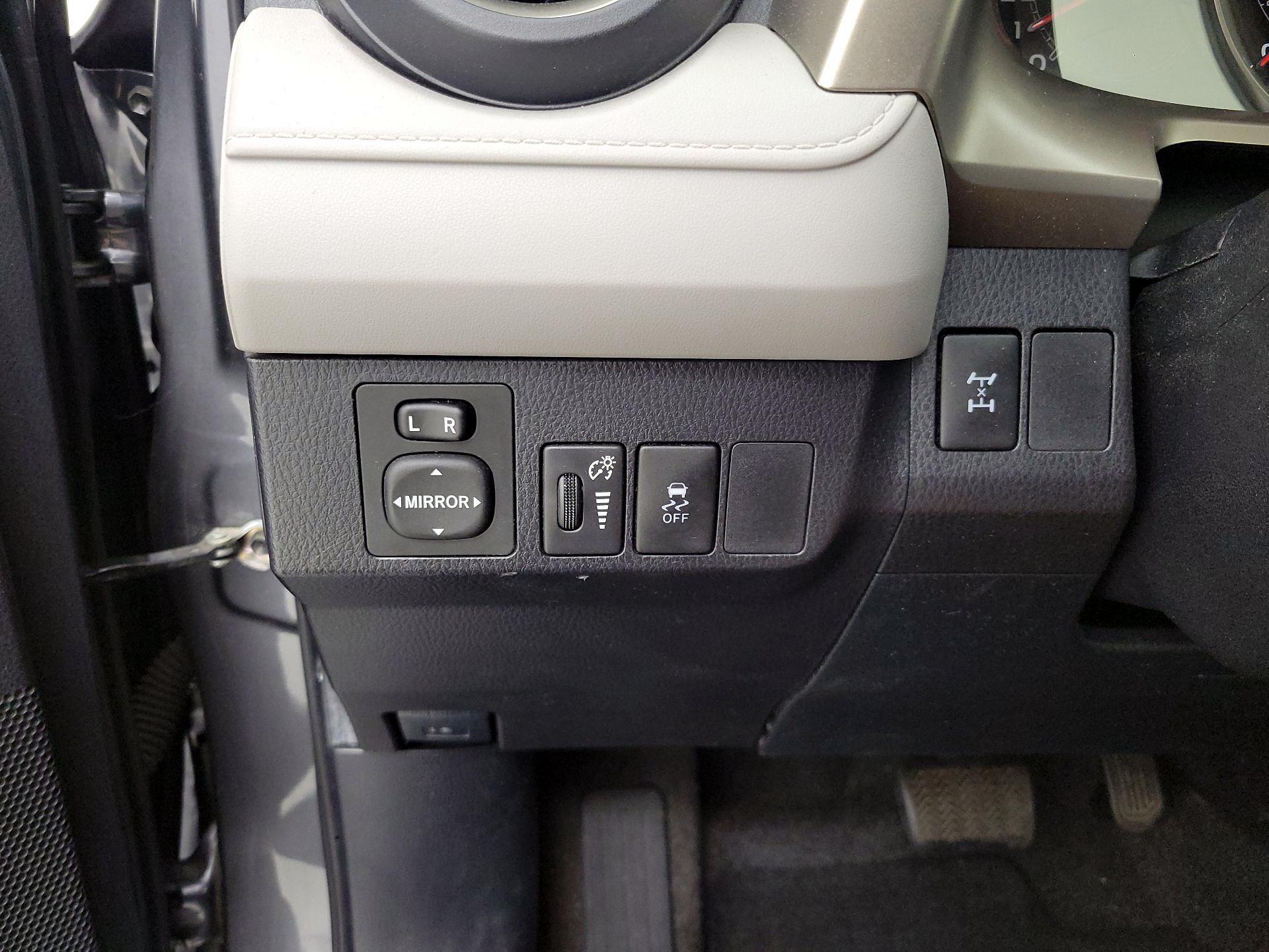 Thumbnail: 2015 Toyota RAV4 - 13