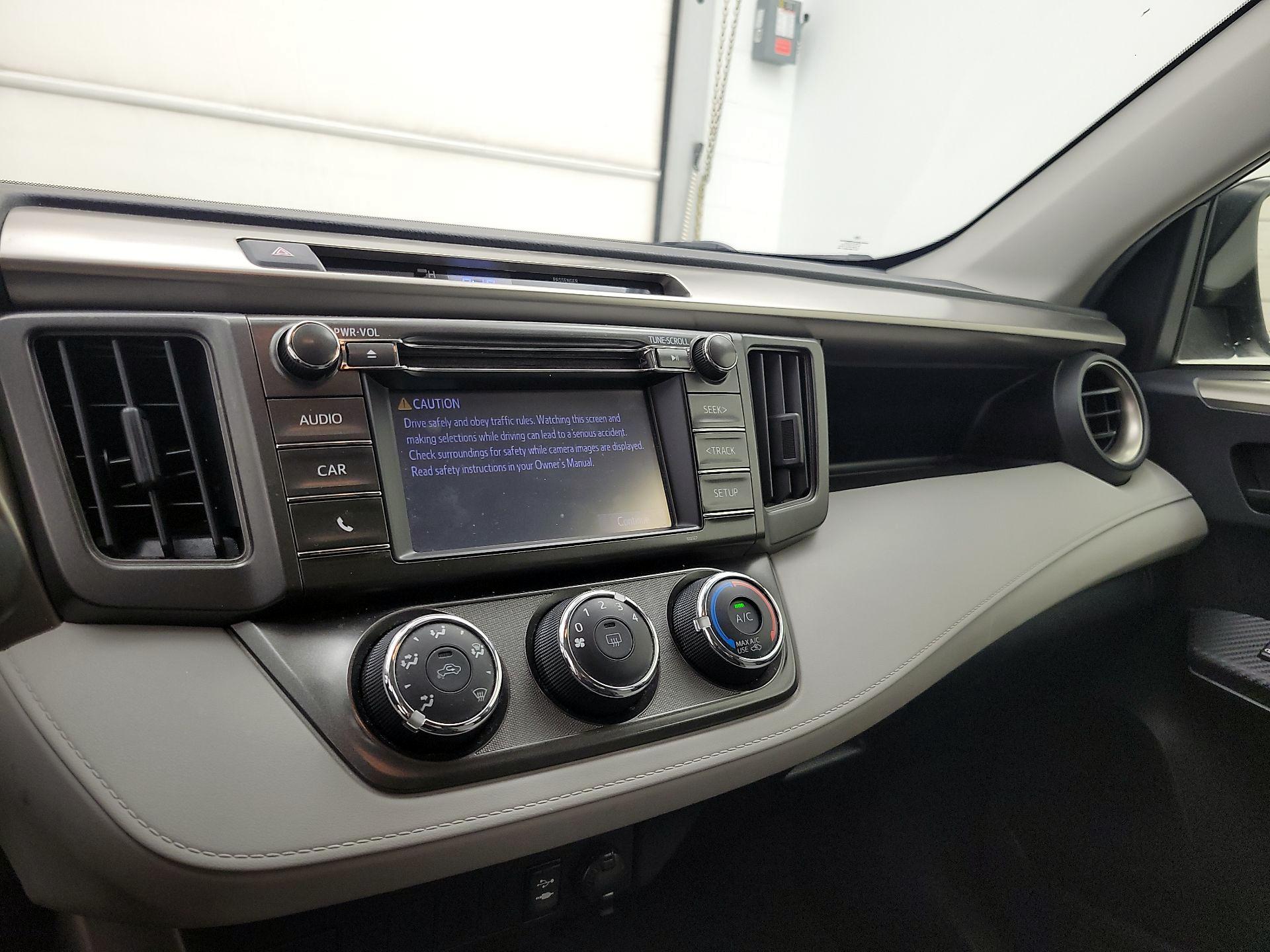Thumbnail: 2015 Toyota RAV4 - 16