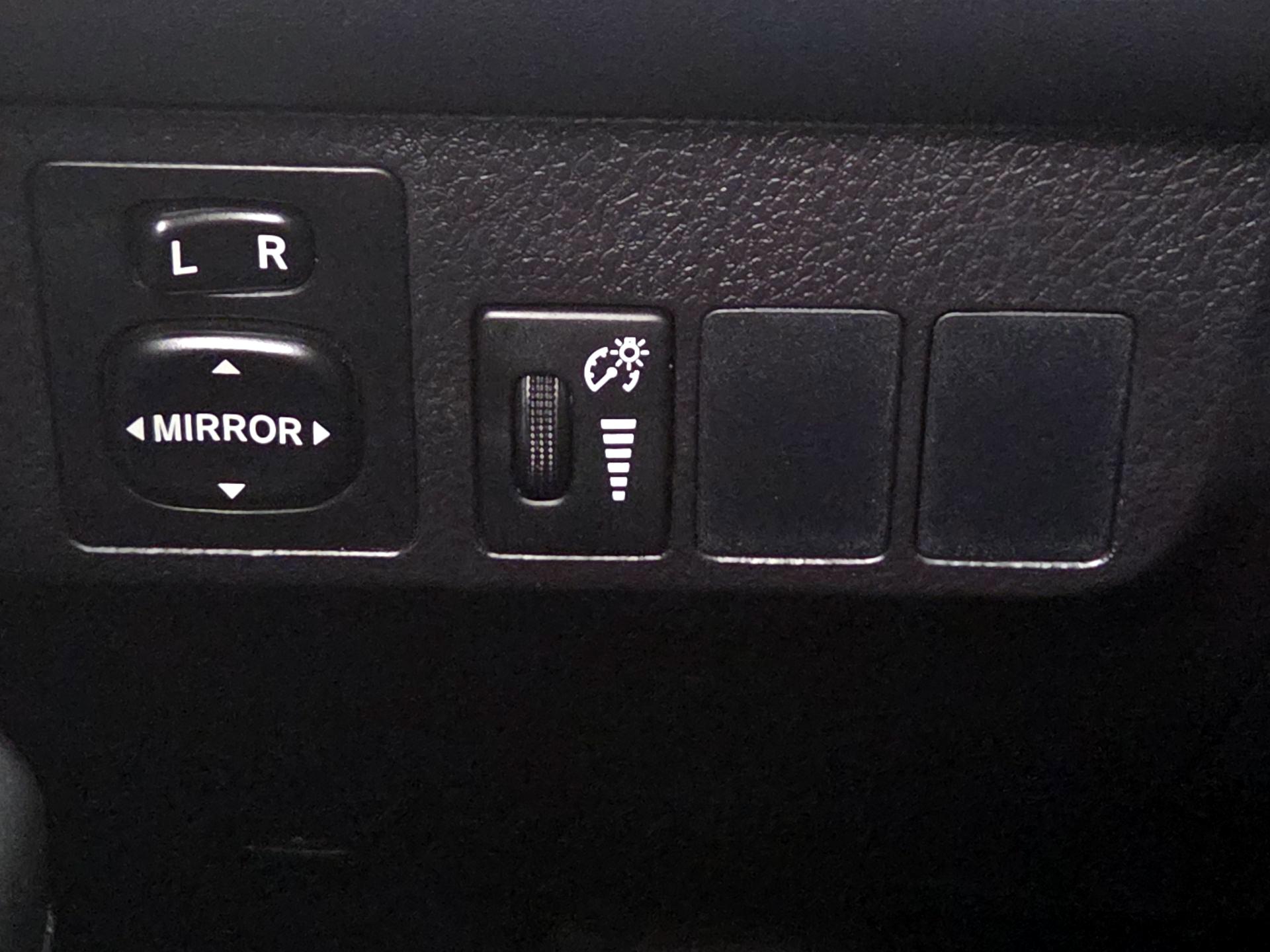 Thumbnail: 2016 Toyota RAV4 - 13