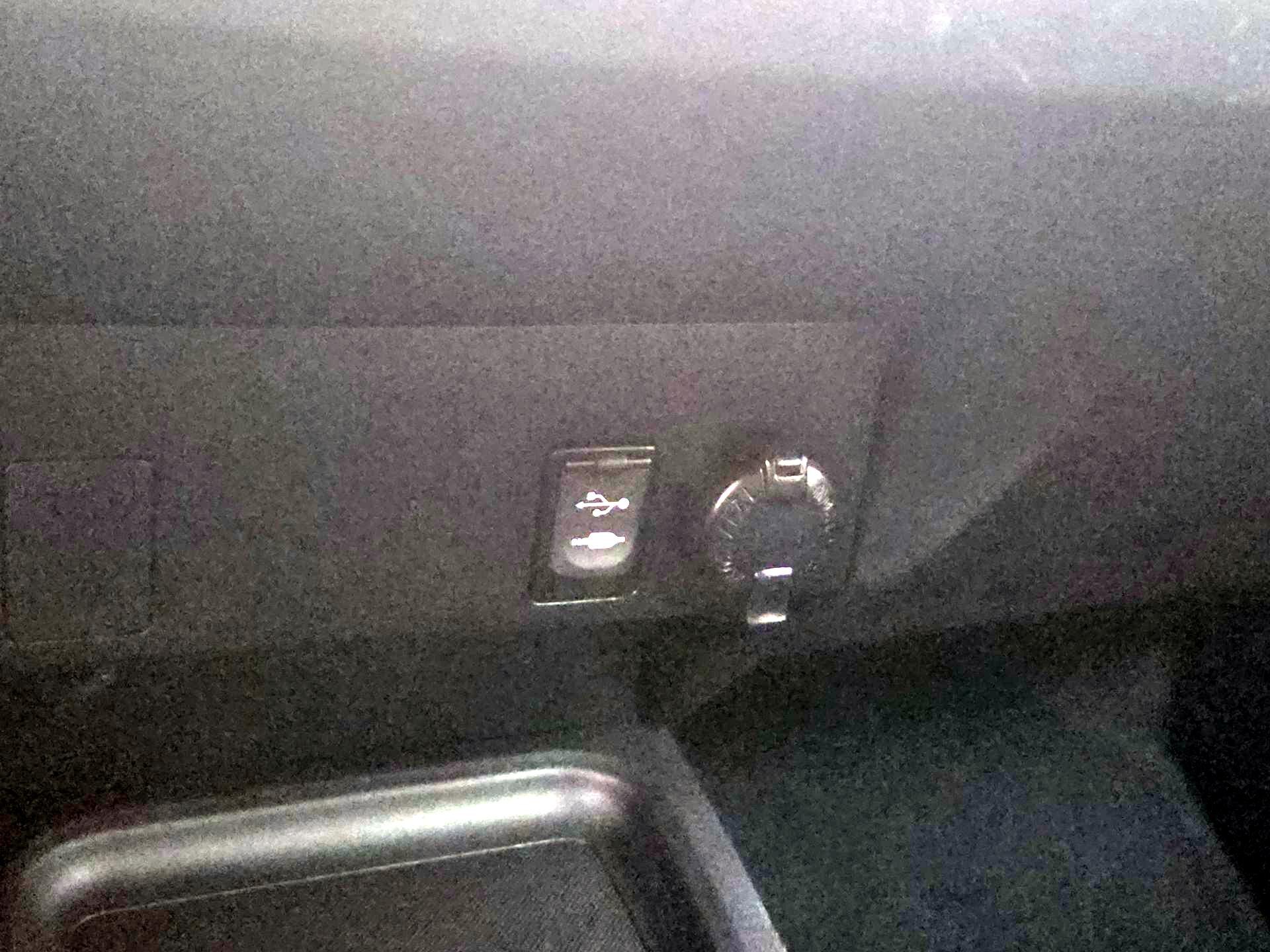 Thumbnail: 2016 Toyota RAV4 - 18