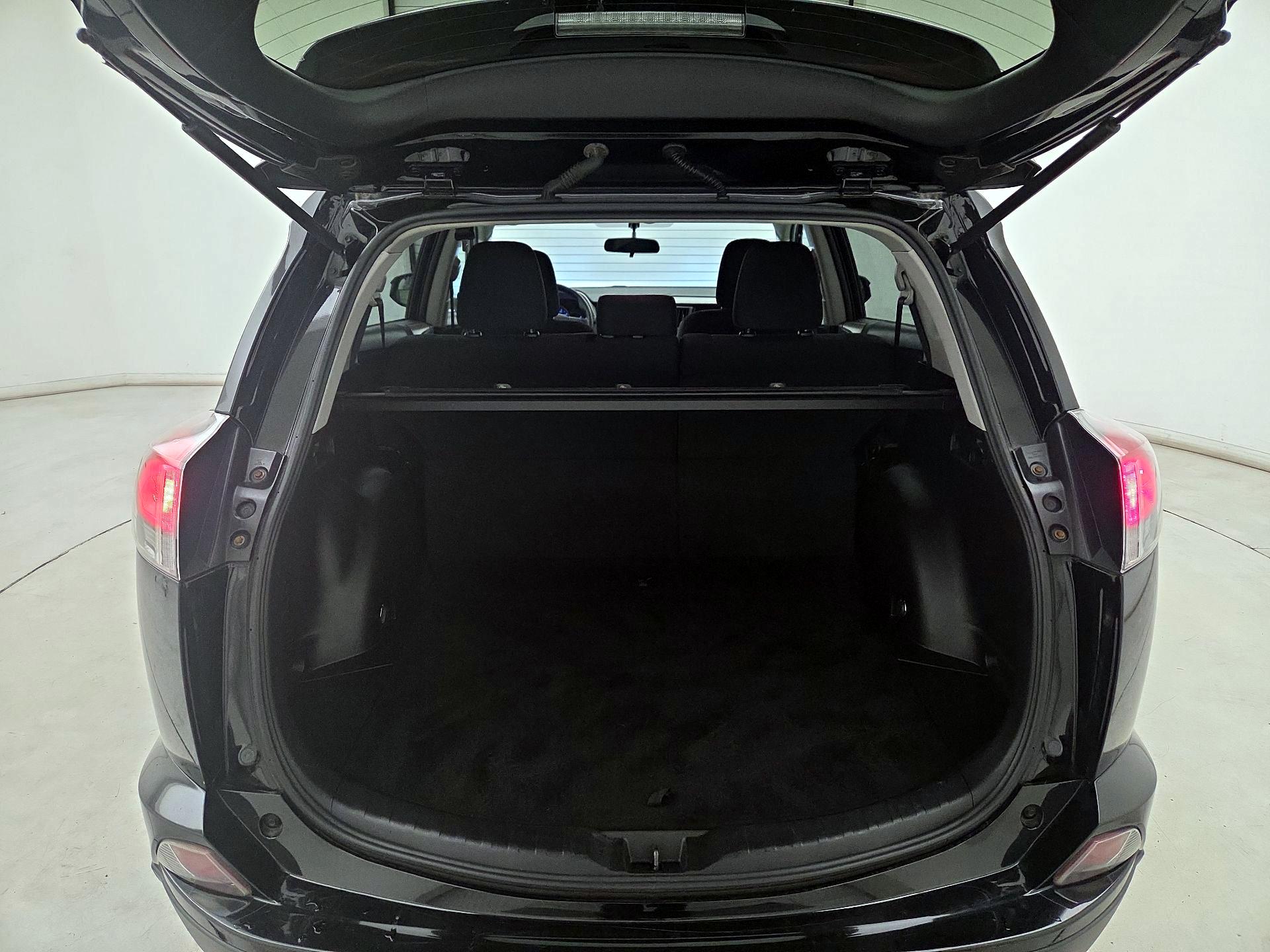 Thumbnail: 2016 Toyota RAV4 - 20